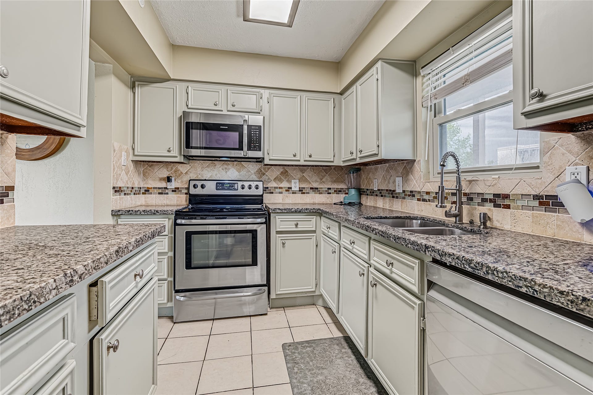 4011 Nasa Rd 1 Parkway, #511, El Lago, TX 77586 4011 Nasa Rd 1 Parkway, #511, El Lago, TX 77586