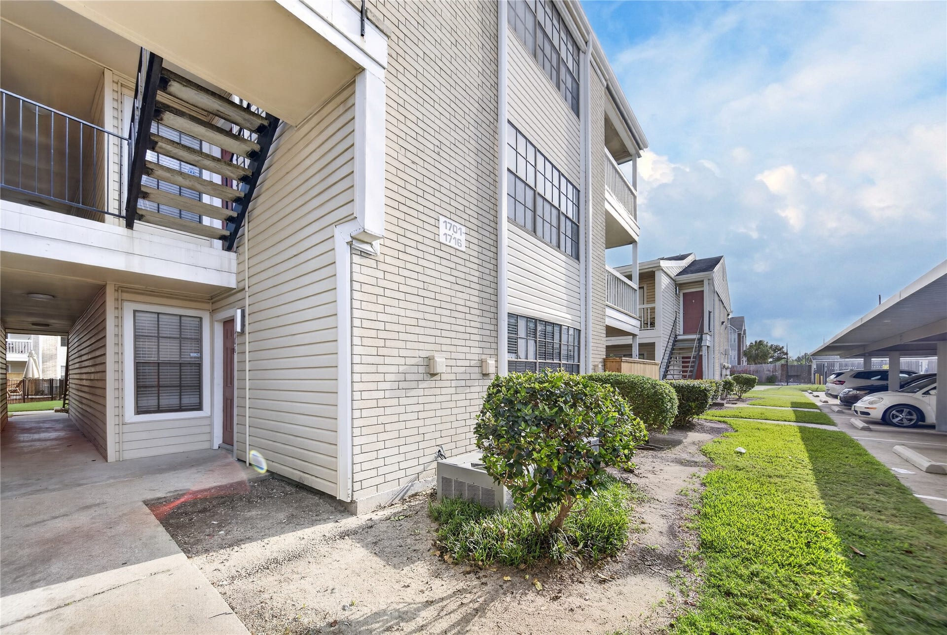 2750 Holly Hall Street, #1706, Houston, TX 77054