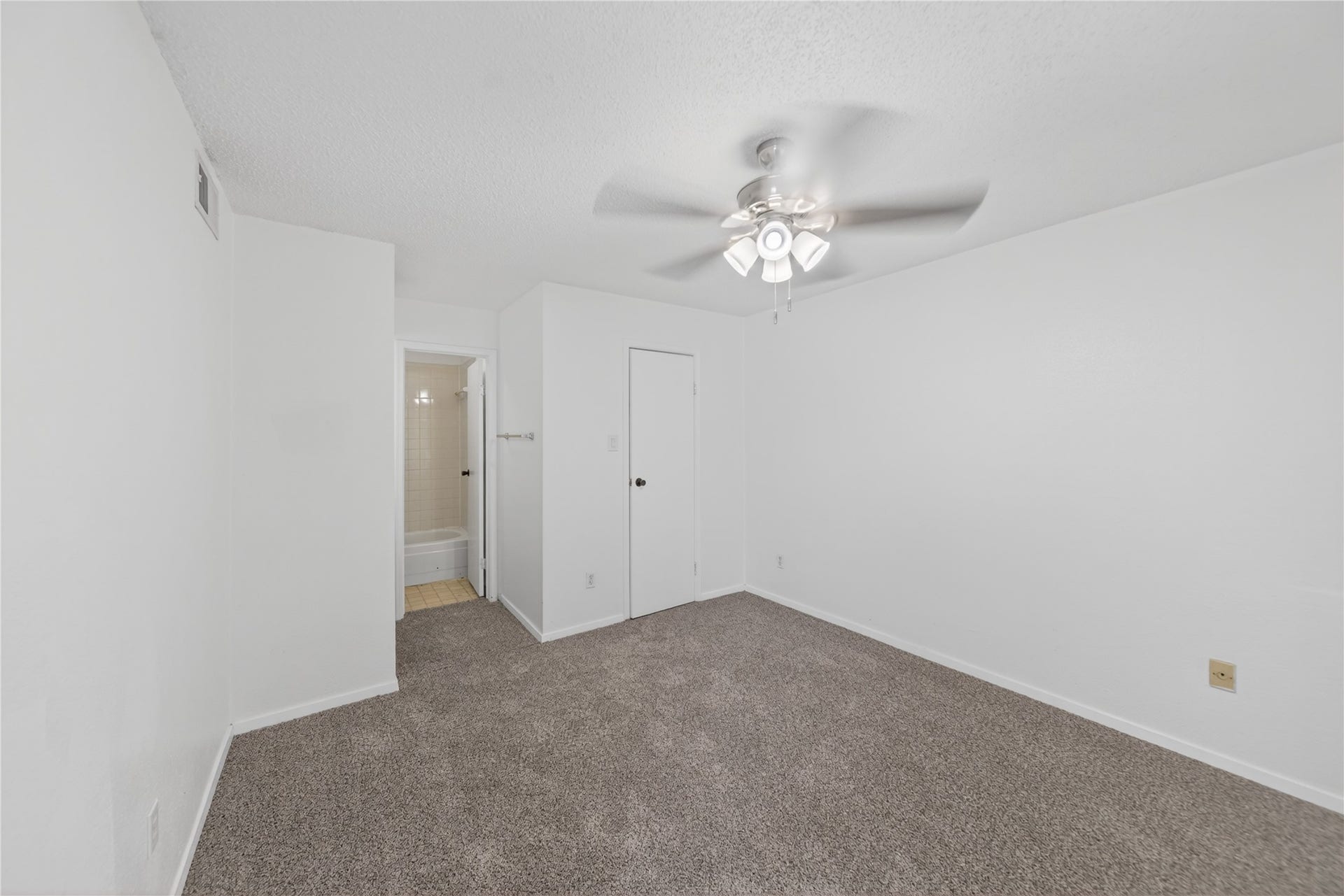 2750 Holly Hall Street, #1706, Houston, TX 77054