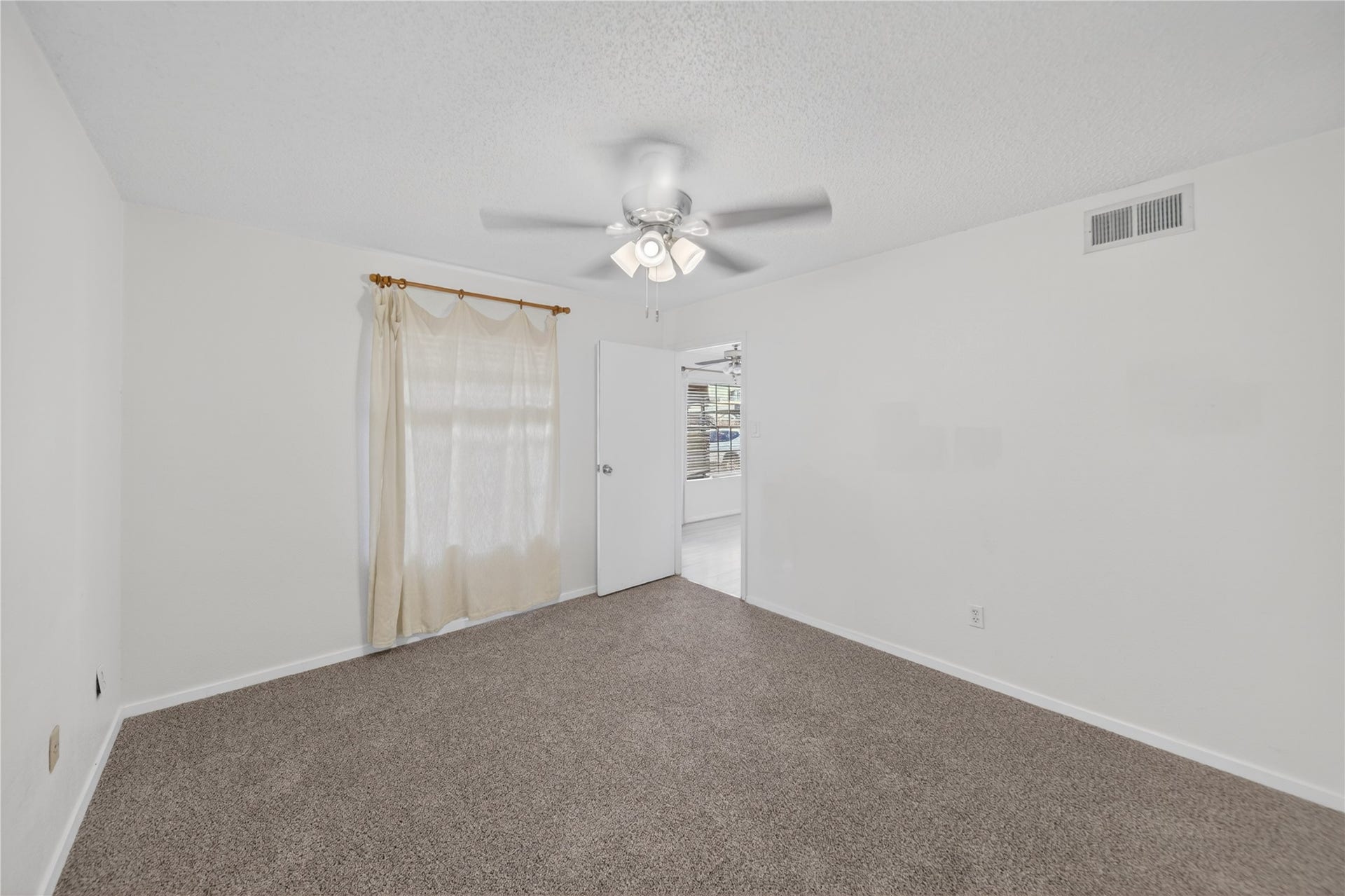 2750 Holly Hall Street, #1706, Houston, TX 77054