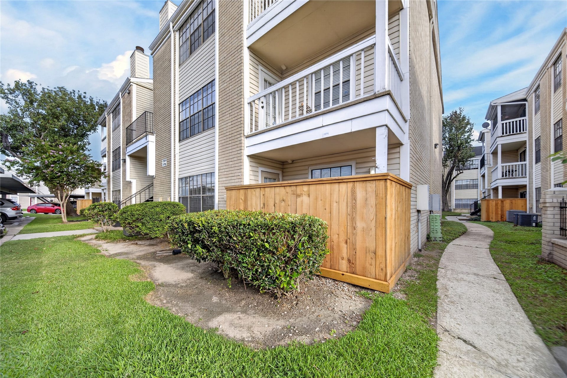 2750 Holly Hall Street, #1706, Houston, TX 77054