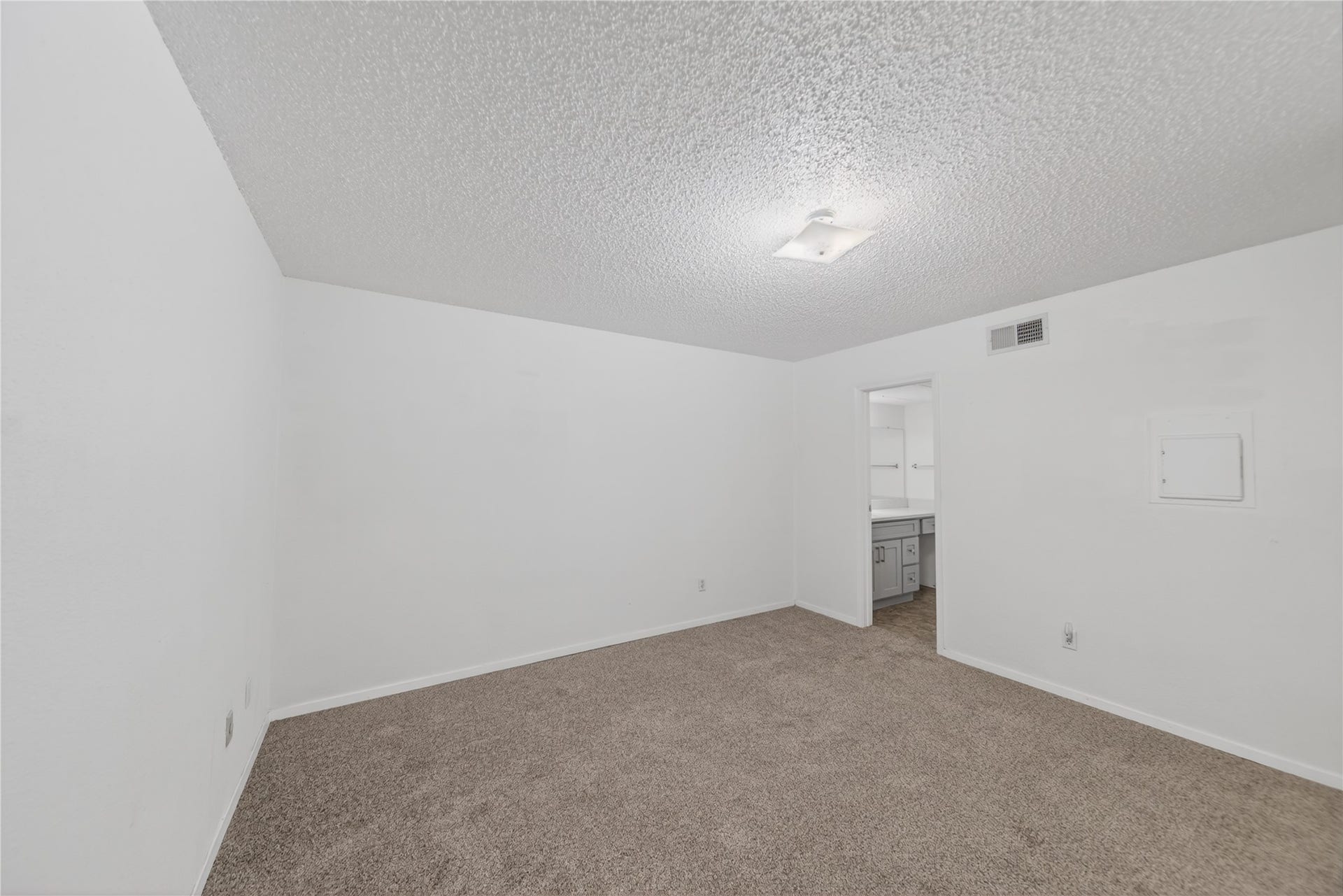 2750 Holly Hall Street, #1706, Houston, TX 77054