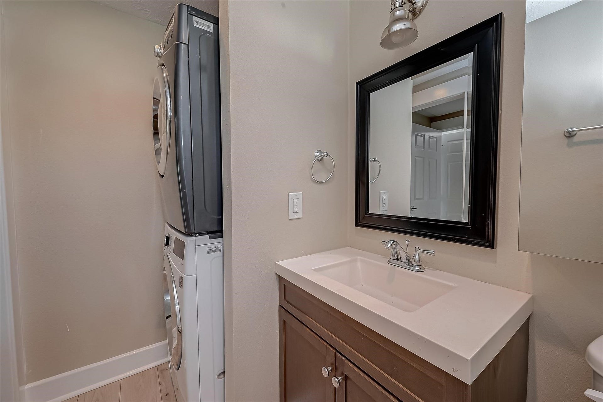 1110 E 24th Street, #B, Houston, TX 77009