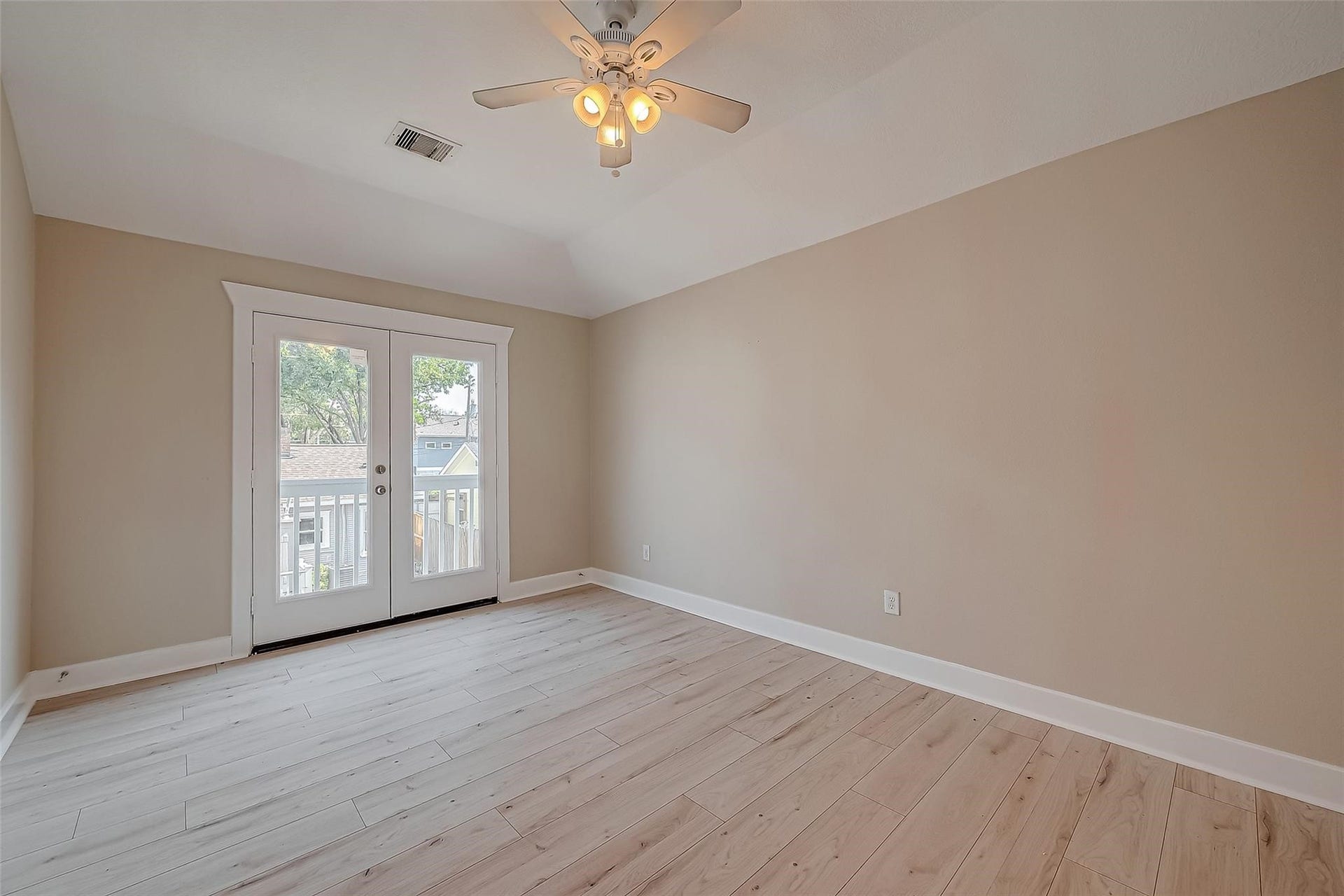 1110 E 24th Street, #B, Houston, TX 77009