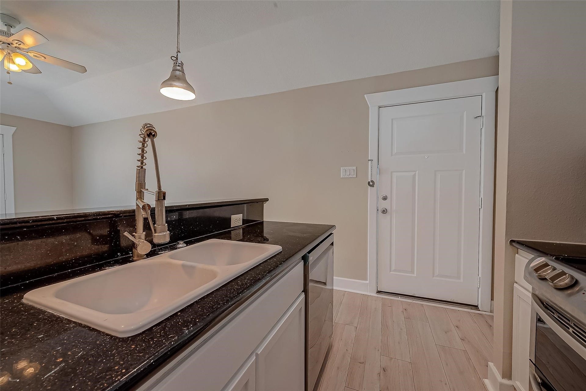 1110 E 24th Street, #B, Houston, TX 77009