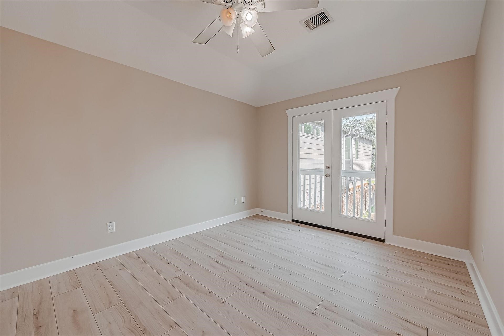 1110 E 24th Street, #B, Houston, TX 77009