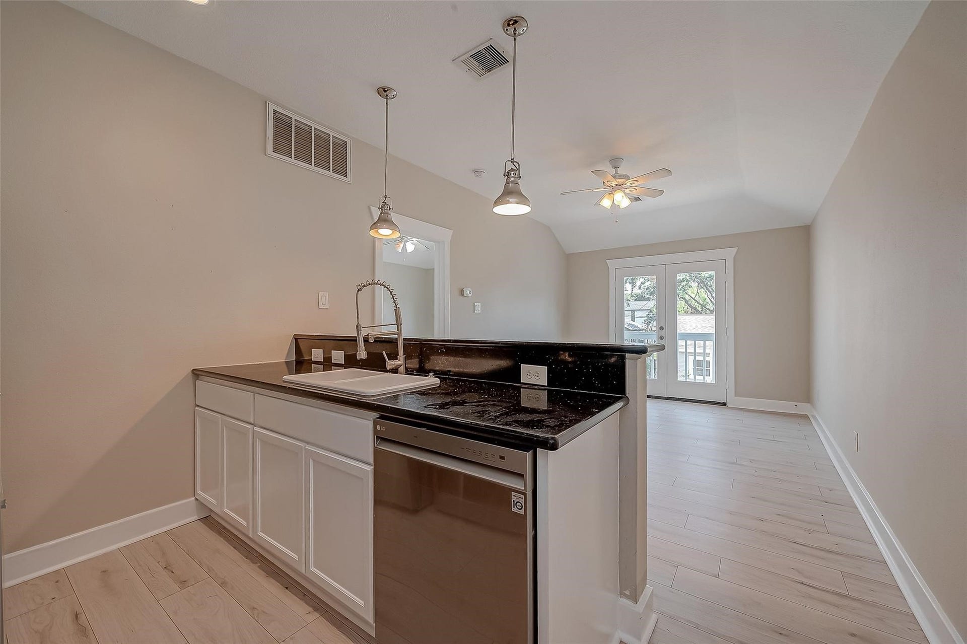 1110 E 24th Street, #B, Houston, TX 77009