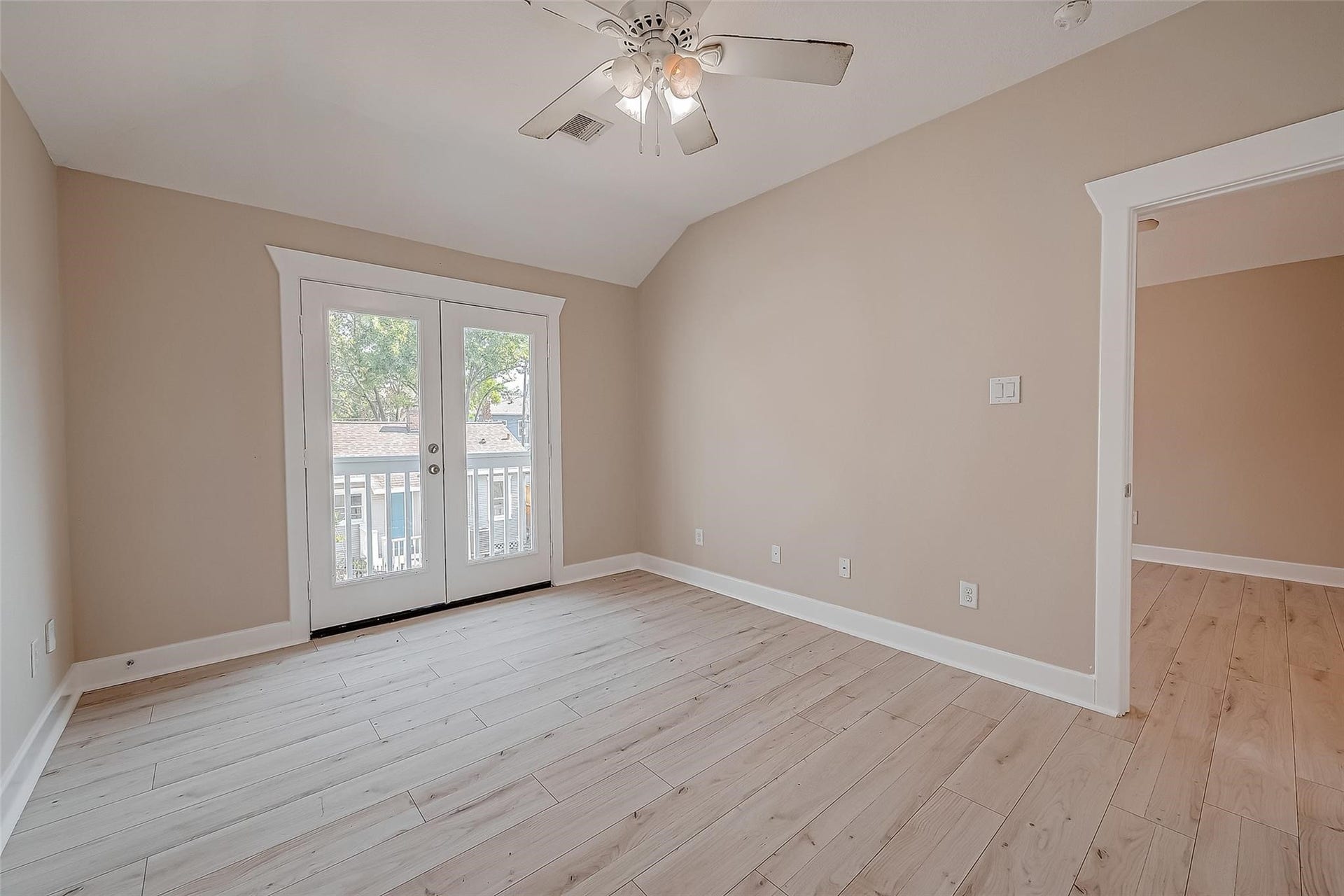 1110 E 24th Street, #B, Houston, TX 77009