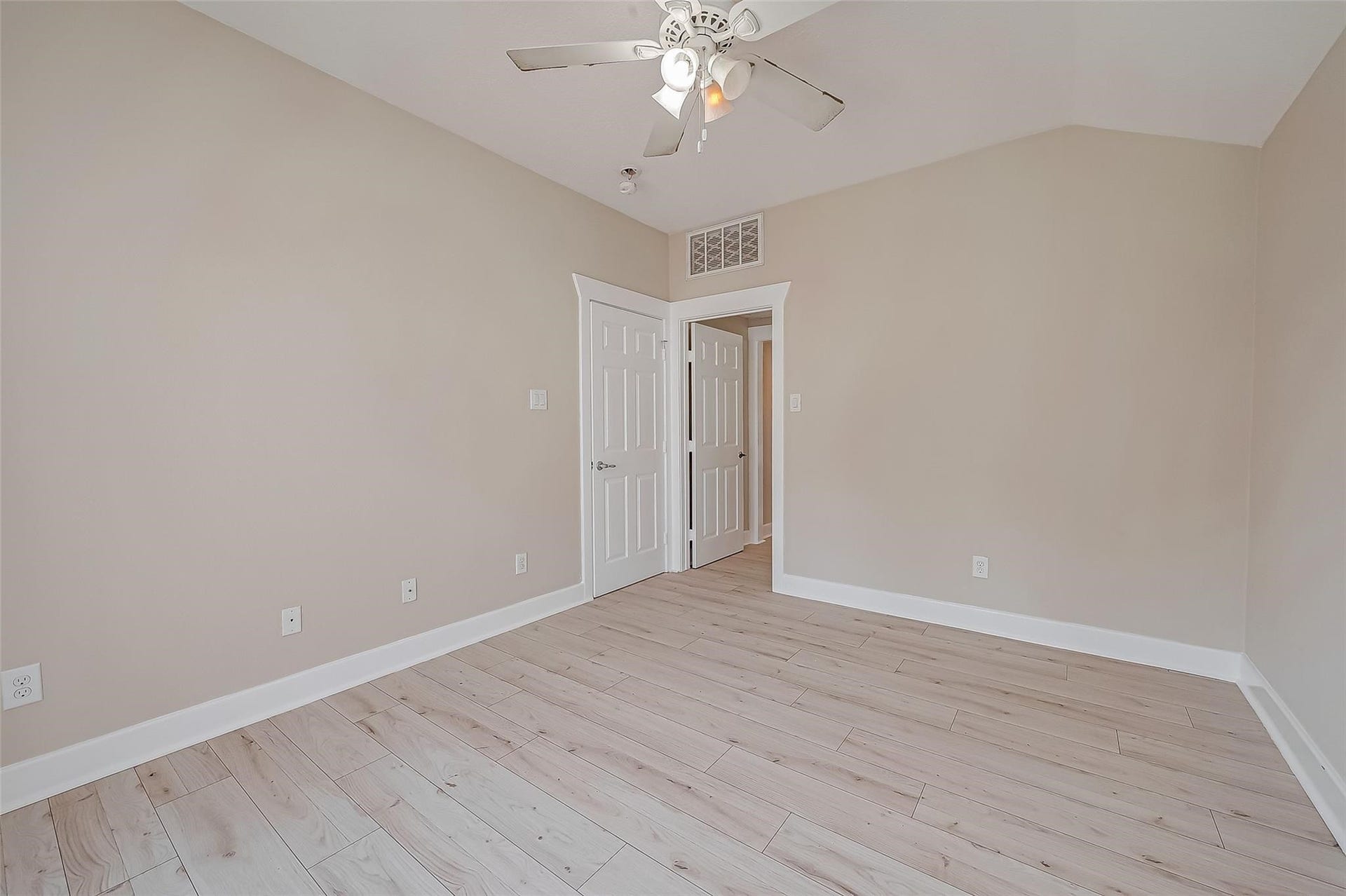 1110 E 24th Street, #B, Houston, TX 77009