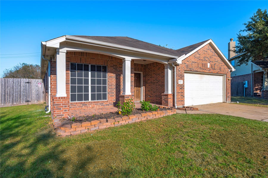 Property photo for 2103 Kingfisher Court, League City, TX