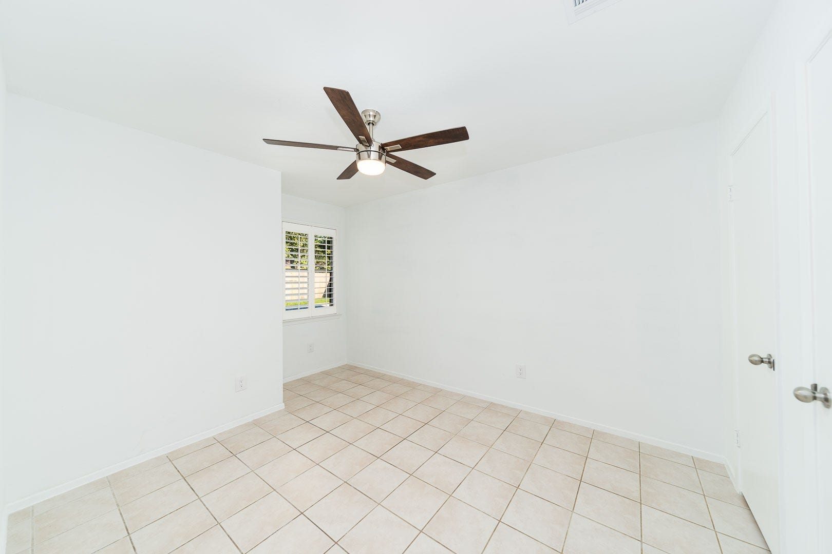 120 Meadow Bend Street, League City, TX 77573