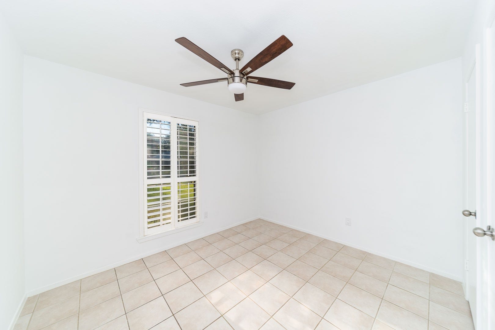 120 Meadow Bend Street, League City, TX 77573