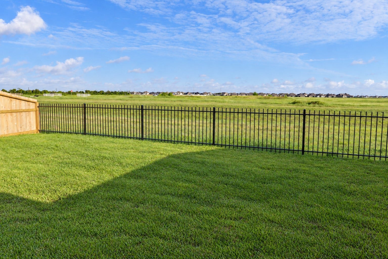 4122 Bronco Station Lane, League City, TX 77511 backs to greenbelt!