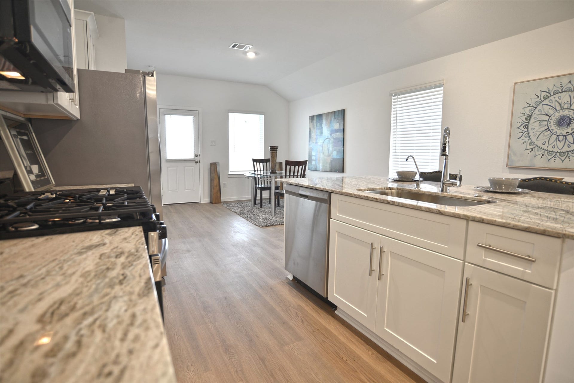 4122 Bronco Station Lane, League City, TX 77511 Quartz Countertops