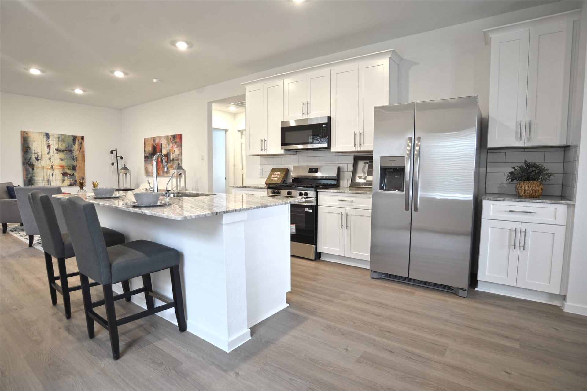 4122 Bronco Station Lane, League City, TX 77511 Open Island Kitchen