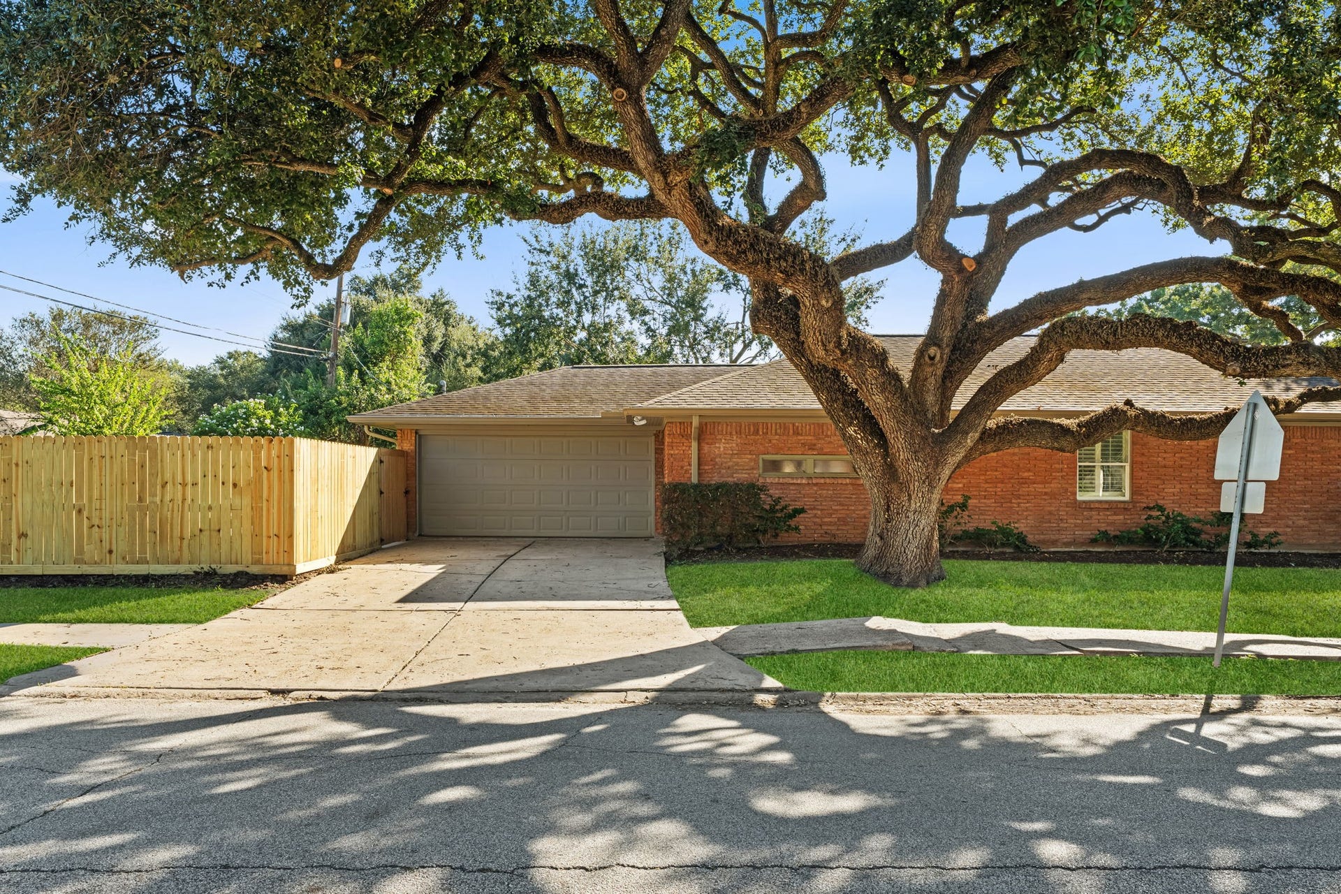 4630 Willowbend Boulevard, Houston, TX 77035 4630 Willowbend Boulevard, Houston, TX 77035