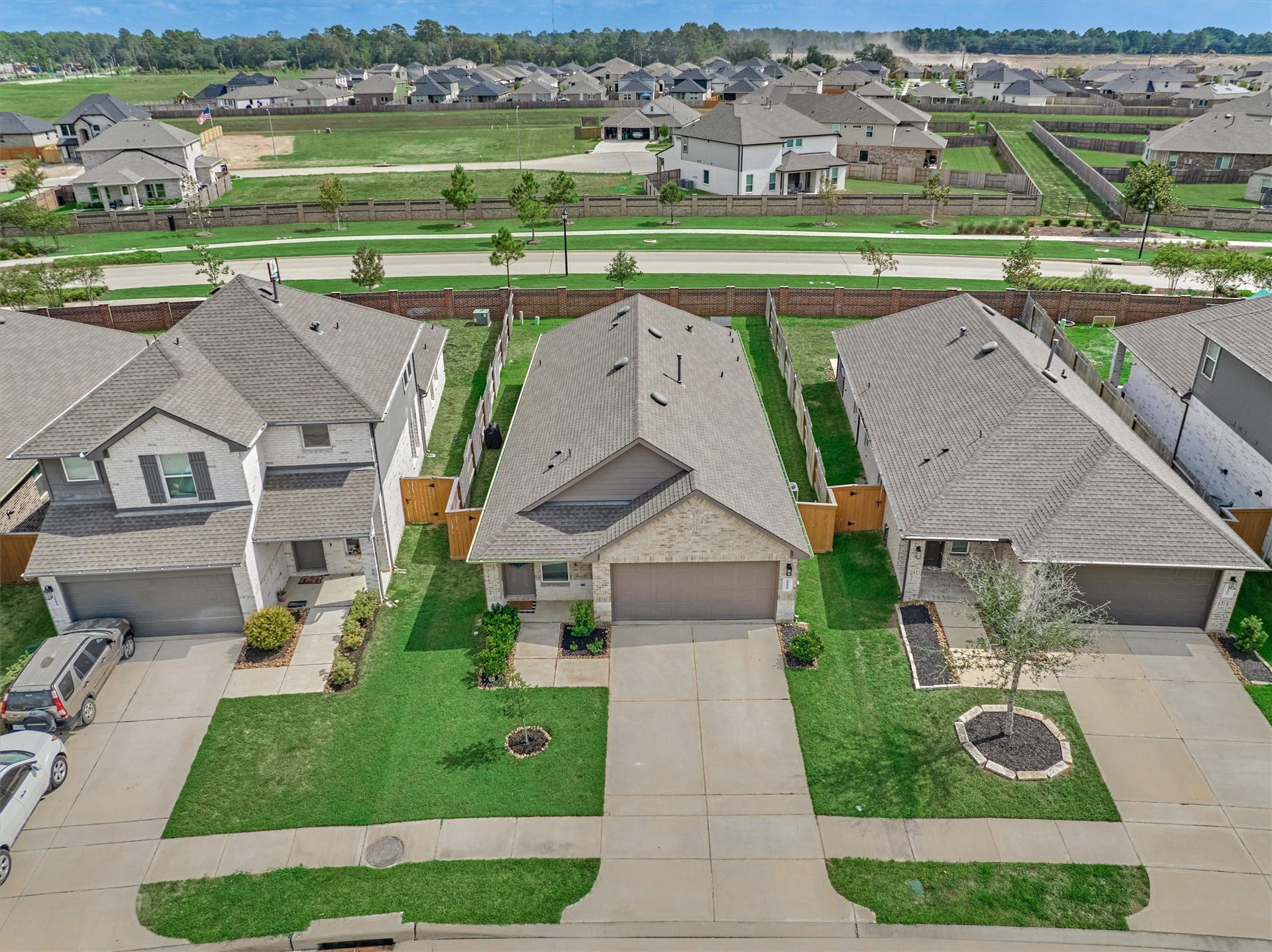 20010 Sienna Green Drive, Hockley, TX 77447 No back neighbors for added privacy!