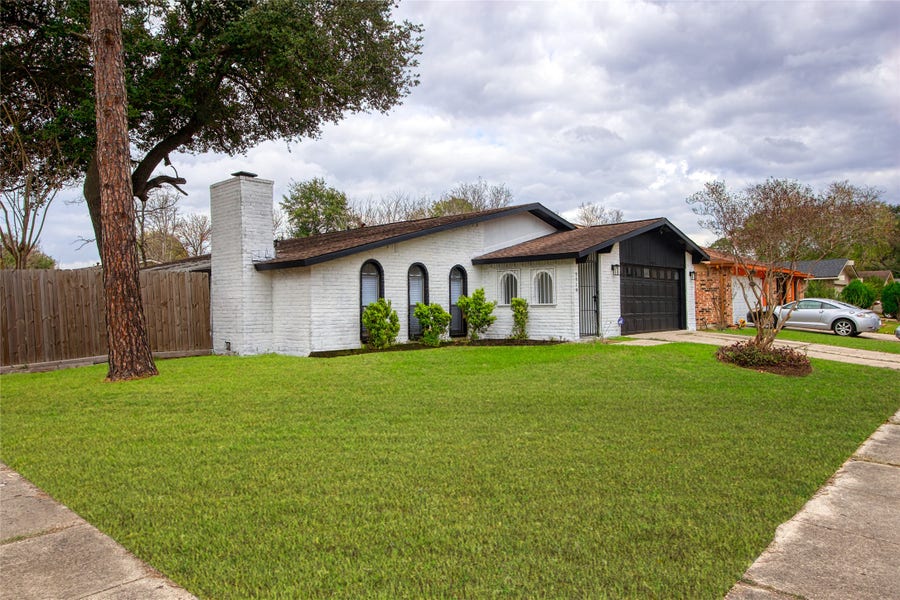 Property photo for 5510 Hickory Forest Drive, Houston, TX