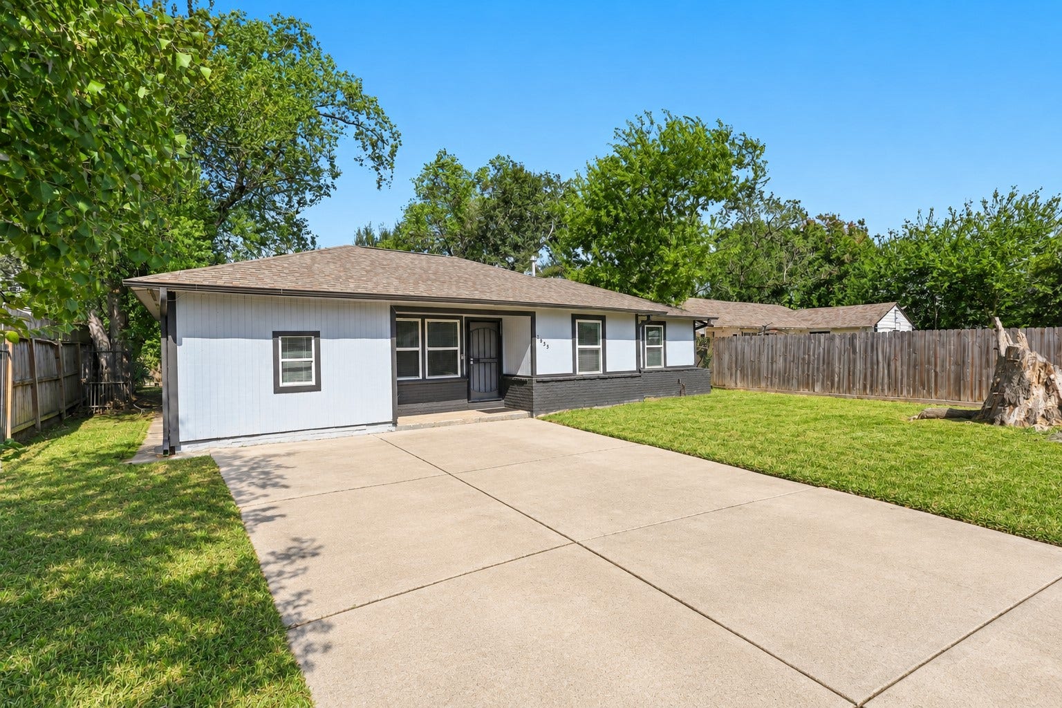 Take a look at this inviting exterior featuring a generous private driveway, fully fenced yard, and lovely green lawn surrounded by mature trees. Plenty of room to enjoy the outdoors, relax, and make wonderful memories!