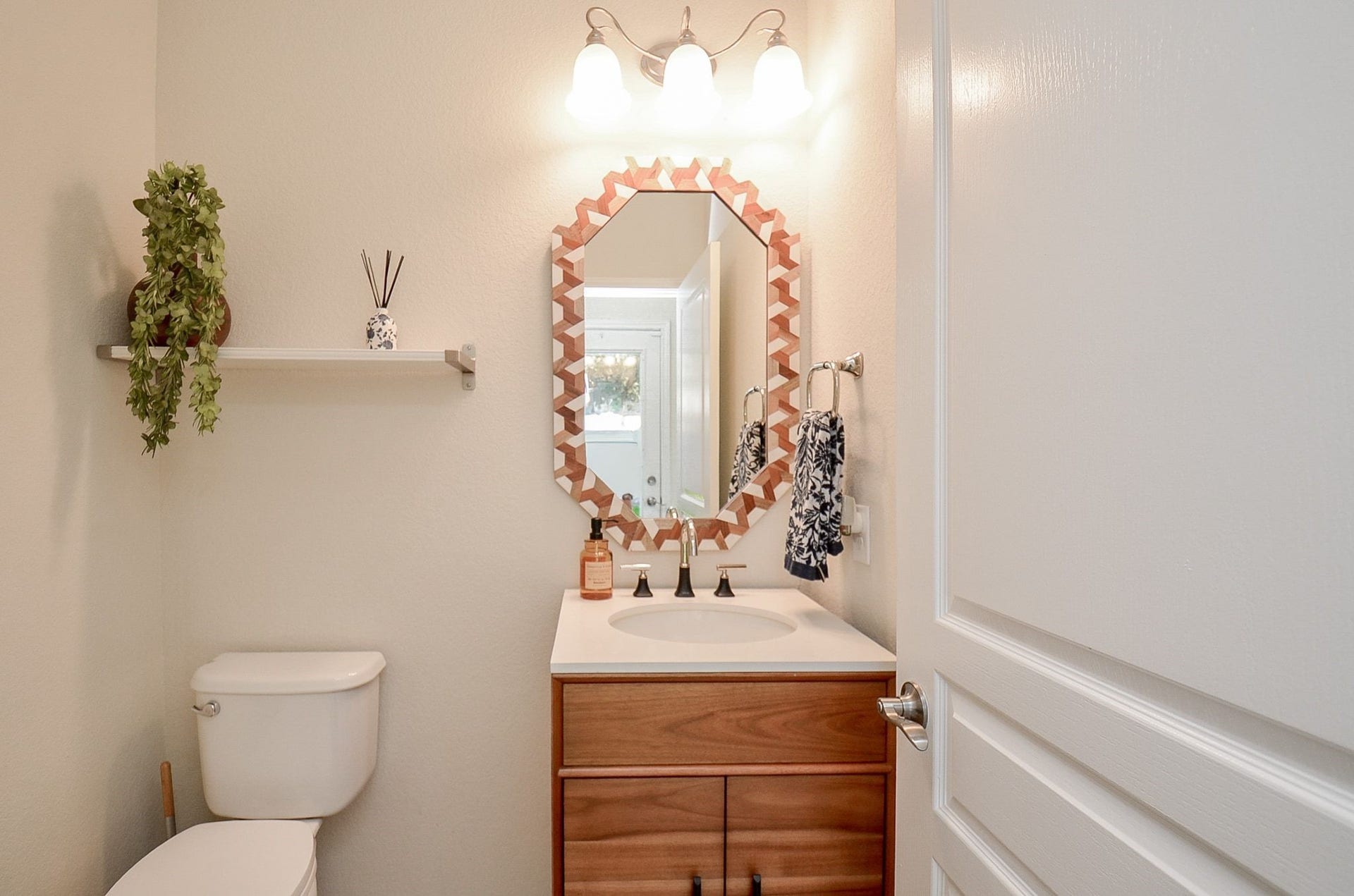28503 Pleasant Forest Drive, Katy, TX 77494 Charming powder room with vanity and decorative mirror.