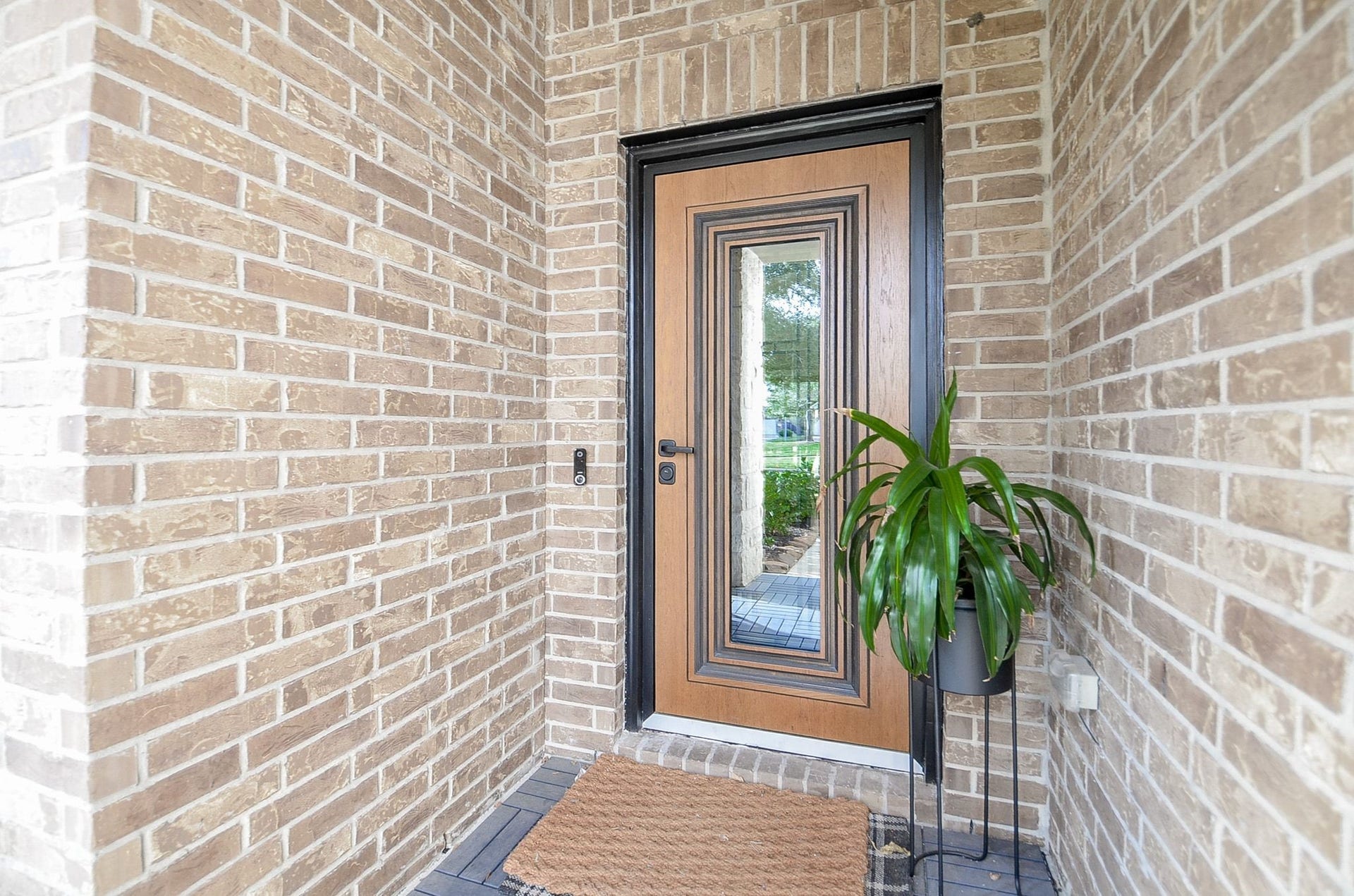 28503 Pleasant Forest Drive, Katy, TX 77494 Inviting entryway featuring an elegant front door with decorative glass.