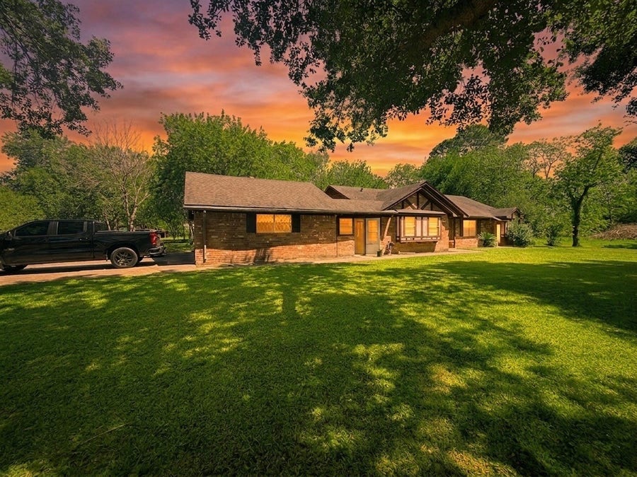 Property photo for 155 County Road 133, Alvin, TX