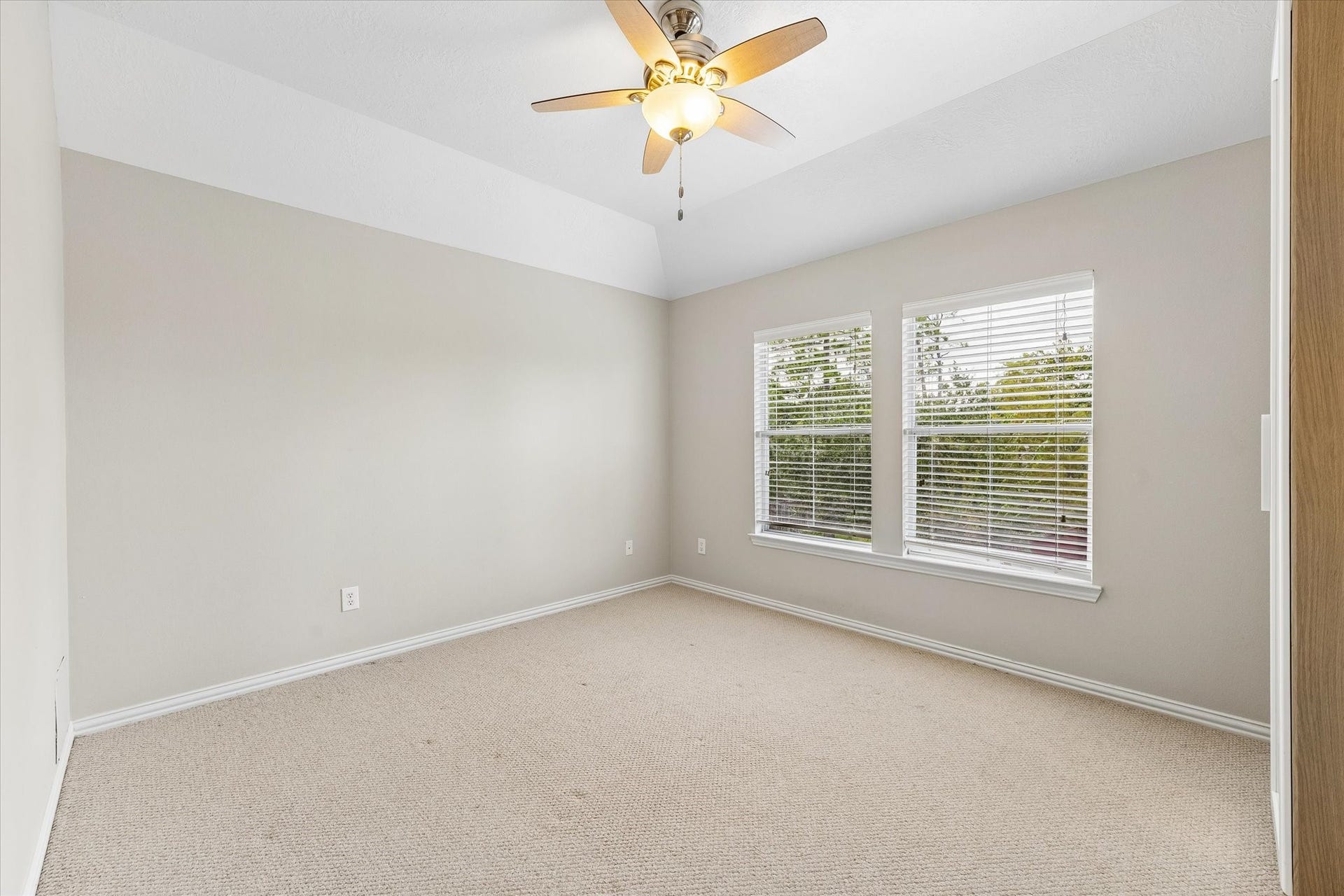 106 W Arbor Camp Circle, Spring, TX 77389 Second of three secondary bedrooms upstairs. All bedrooms have ceiling fans. This bedroom has an unobstructed view of the poool