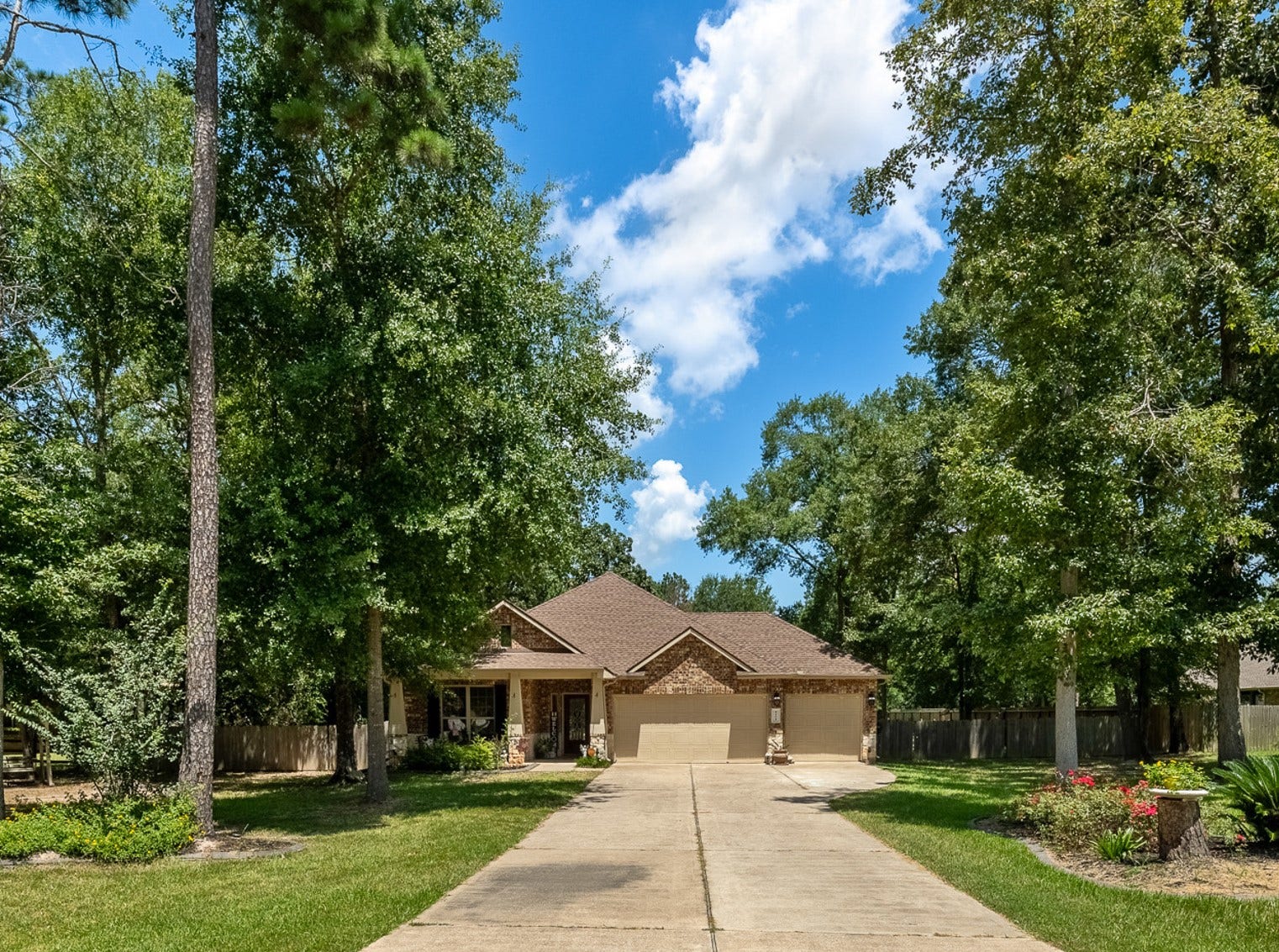 9114 Silver Back Trail, Conroe, TX 77303 Welcome to 9114 Silver Back Trail.