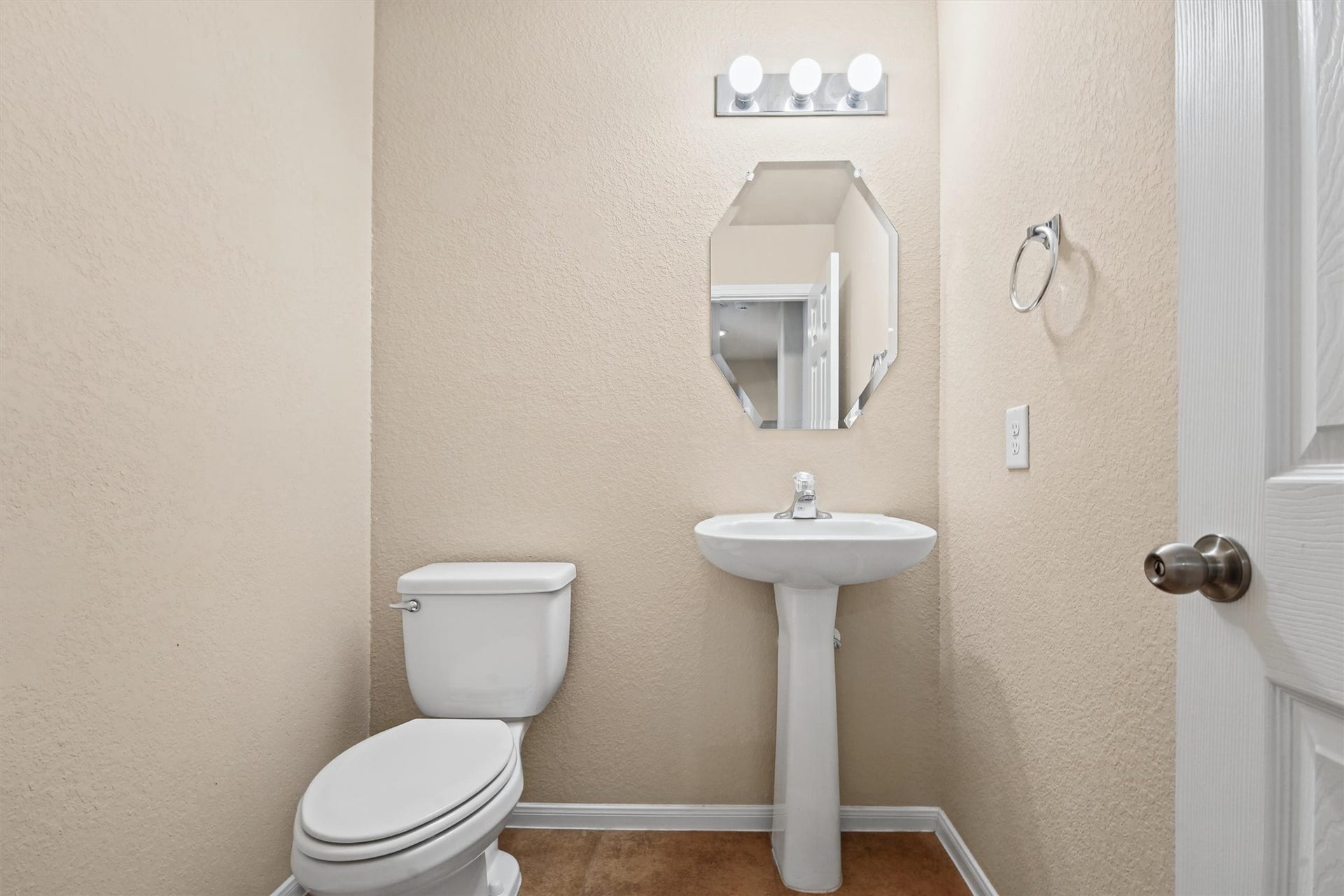 1/2 Bath