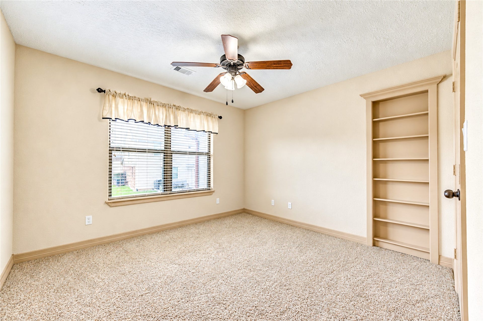 3817 Copper Mountain Lane, Montgomery, TX 77316