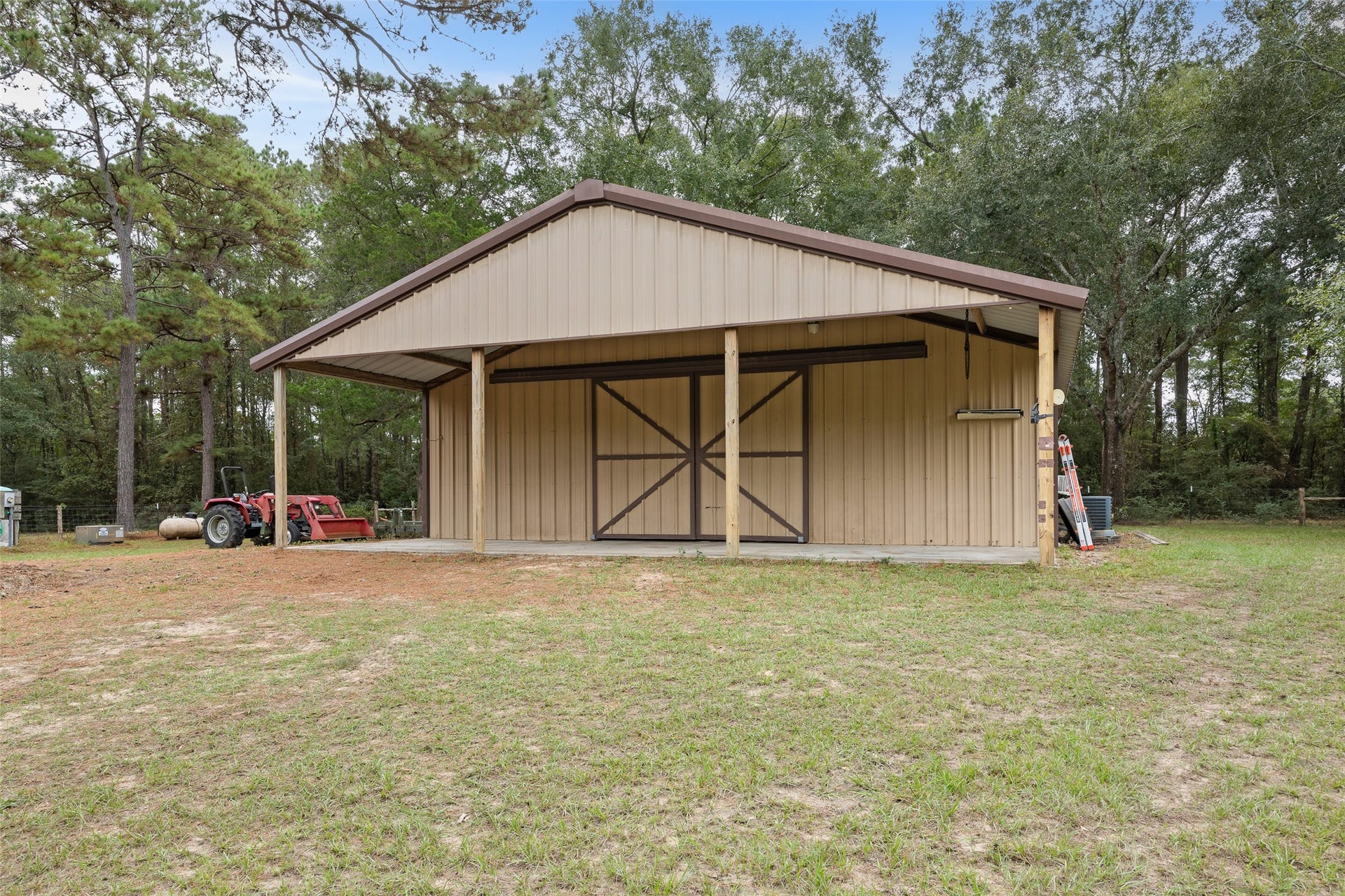 27874 Riley Road, Waller, TX 77484 Bring your tractors, equipment and outdoor toys! This impressive metal barn features a wide covered front area, large sliding doors and plenty of room to make the most of country living.
