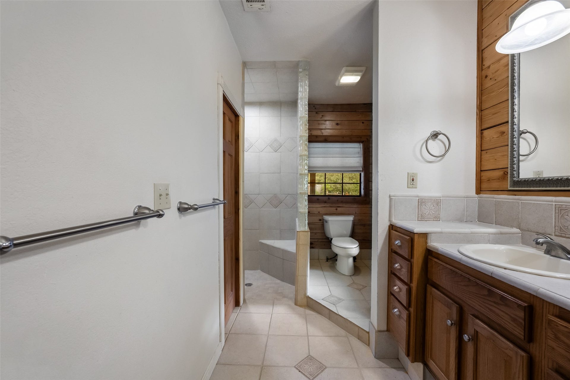 27874 Riley Road, Waller, TX 77484 There's plenty of room to get ready for the day in this private ensuite, complete with tile flooring, a walk-in shower and a separate water closet.