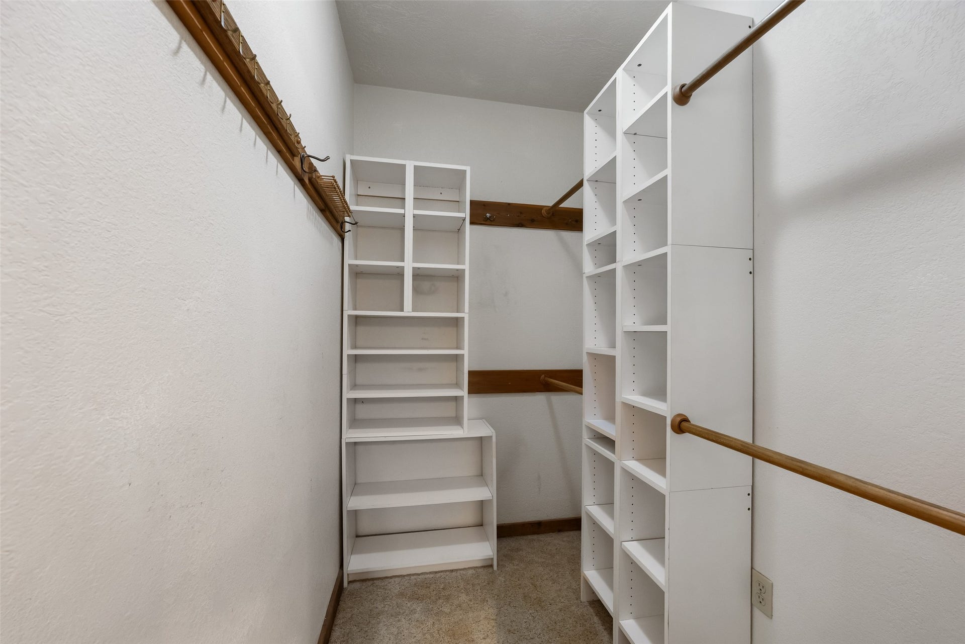 27874 Riley Road, Waller, TX 77484 With shelving from floor to ceiling and plenty of hanging space, this roomy walk-in closet makes it easy to keep clothes, shoes and accessories organized.