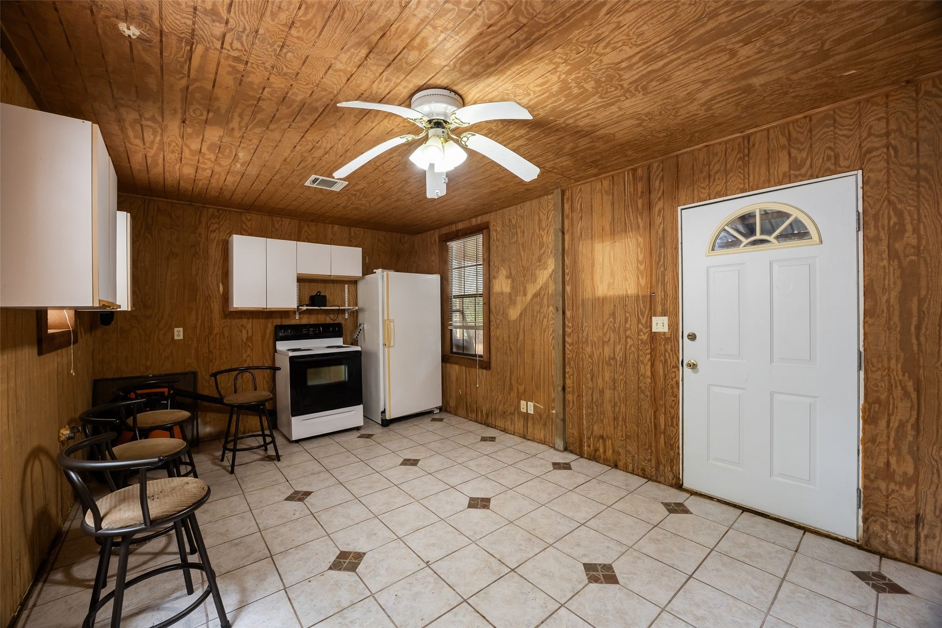 27874 Riley Road, Waller, TX 77484 The tack room inside the metal barn offers a convenient space to take a break, with a kitchen area featuring an electric range, refrigerator, cabinetry and room for workday breaks and casual meals.