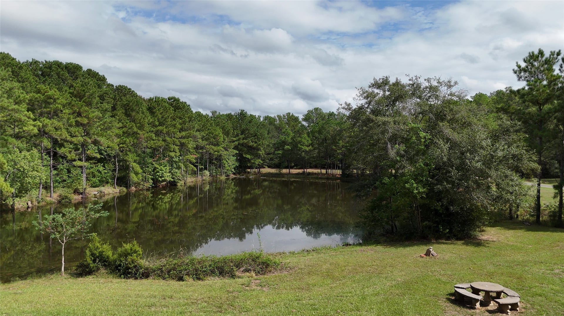 27874 Riley Road, Waller, TX 77484 Wet a hook in your own private pond, kick back and enjoy the peaceful surroundings. Whether the fish are biting or not, it's a great place to spend a lazy afternoon!