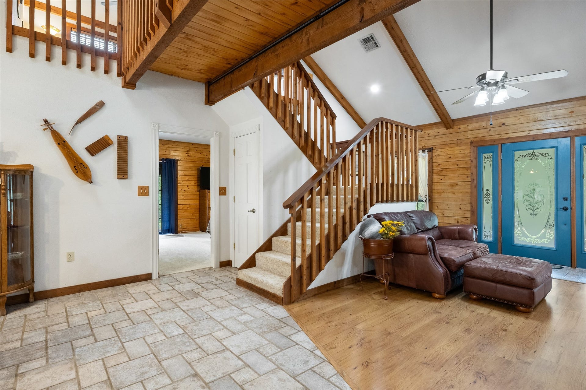 27874 Riley Road, Waller, TX 77484 Let's head upstairs, where you'll find a flexible loft that's perfect for a home office, study or game room, along with a spacious guest bedroom and full bathroom.
