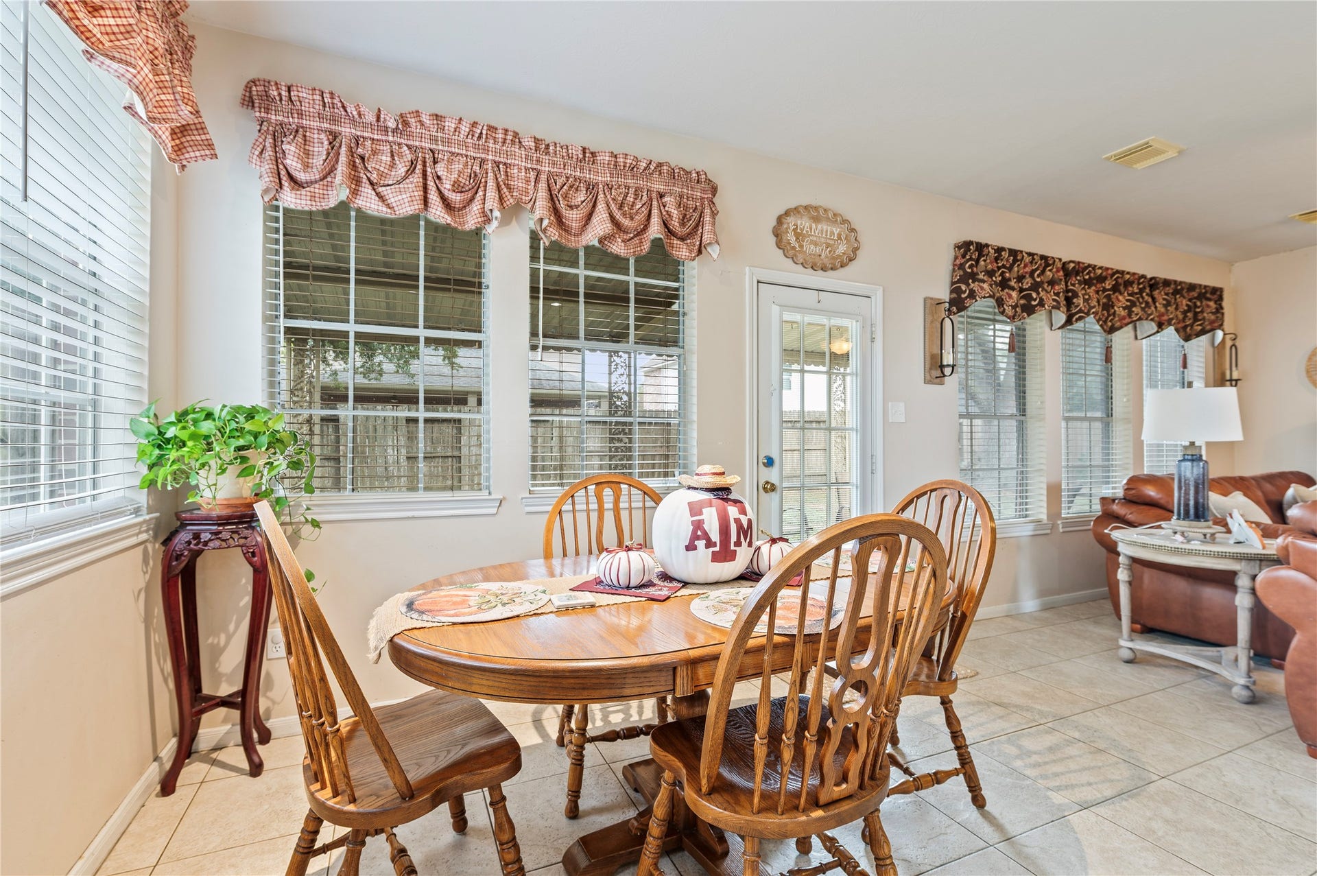 2906 Kensington Park, Pearland, TX 77581 2906 Kensington Park, Pearland, TX 77581