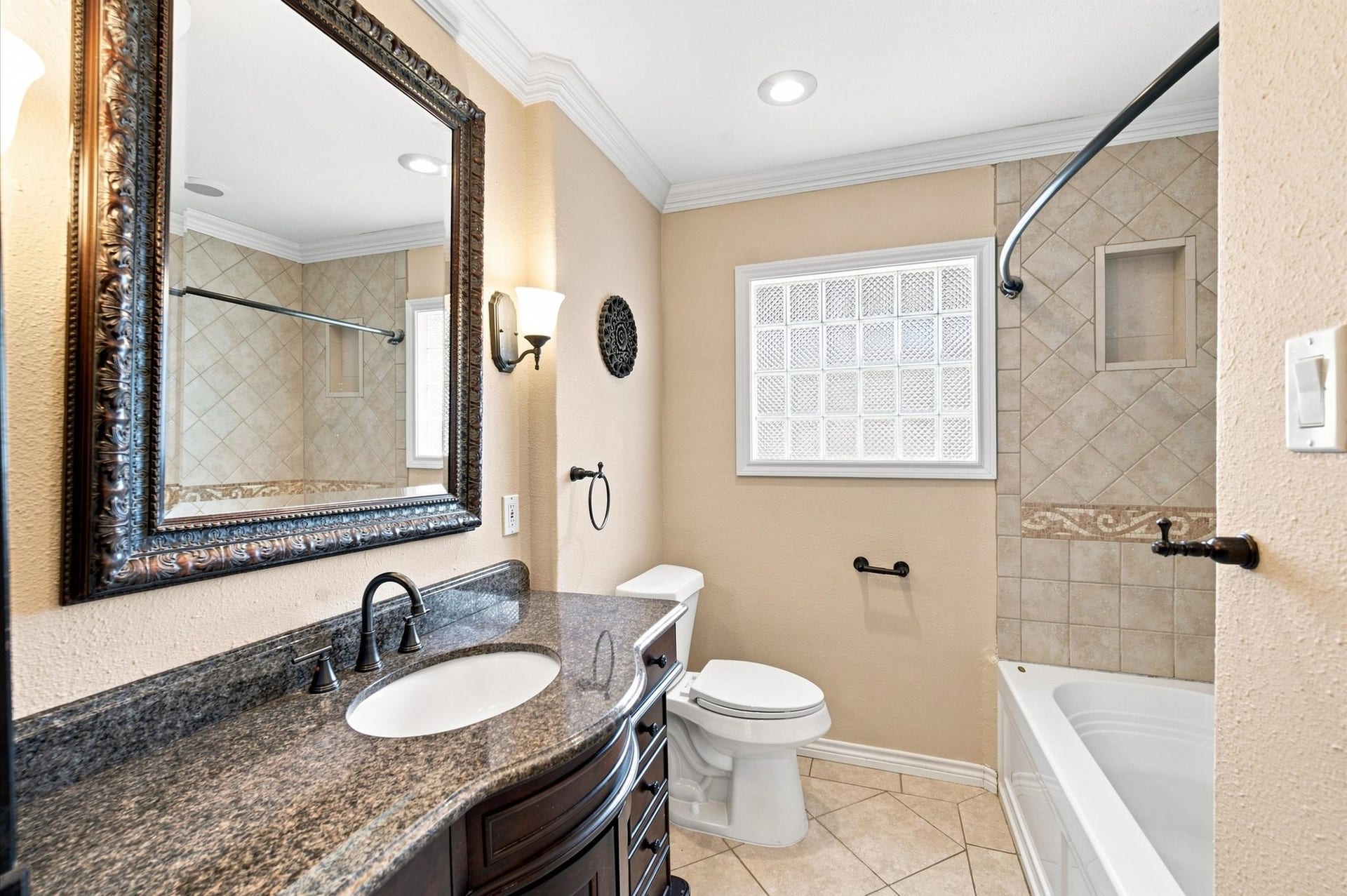 3731 Latma Drive, Houston, TX 77025 3731 Latma Drive, Houston, TX 77025