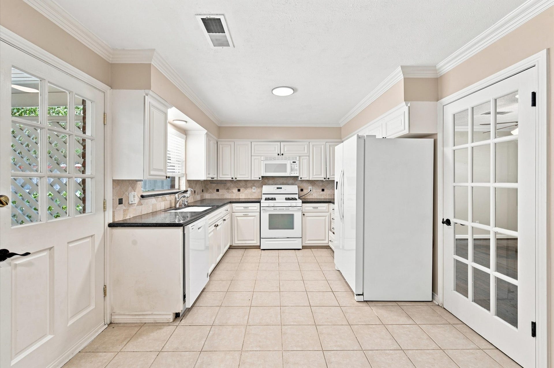 3731 Latma Drive, Houston, TX 77025 3731 Latma Drive, Houston, TX 77025