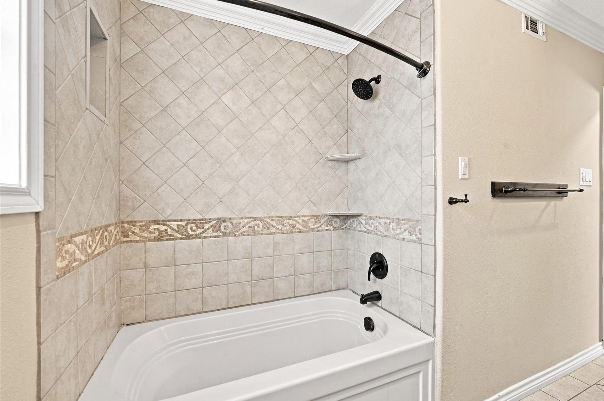3731 Latma Drive, Houston, TX 77025 3731 Latma Drive, Houston, TX 77025
