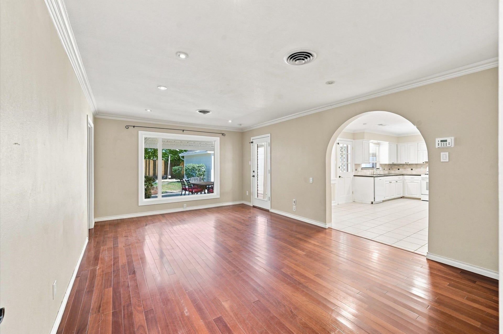 3731 Latma Drive, Houston, TX 77025 3731 Latma Drive, Houston, TX 77025