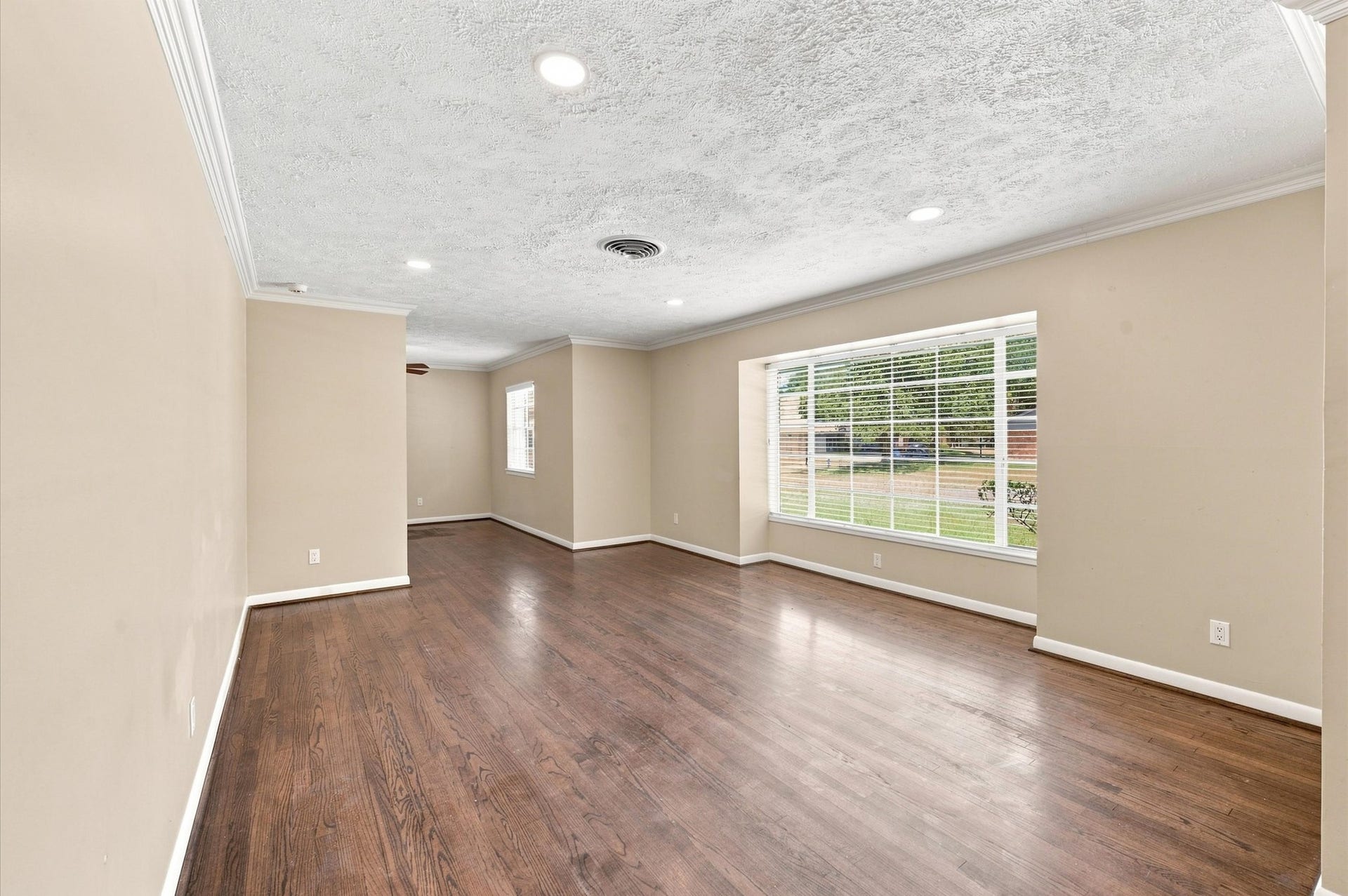 3731 Latma Drive, Houston, TX 77025 3731 Latma Drive, Houston, TX 77025