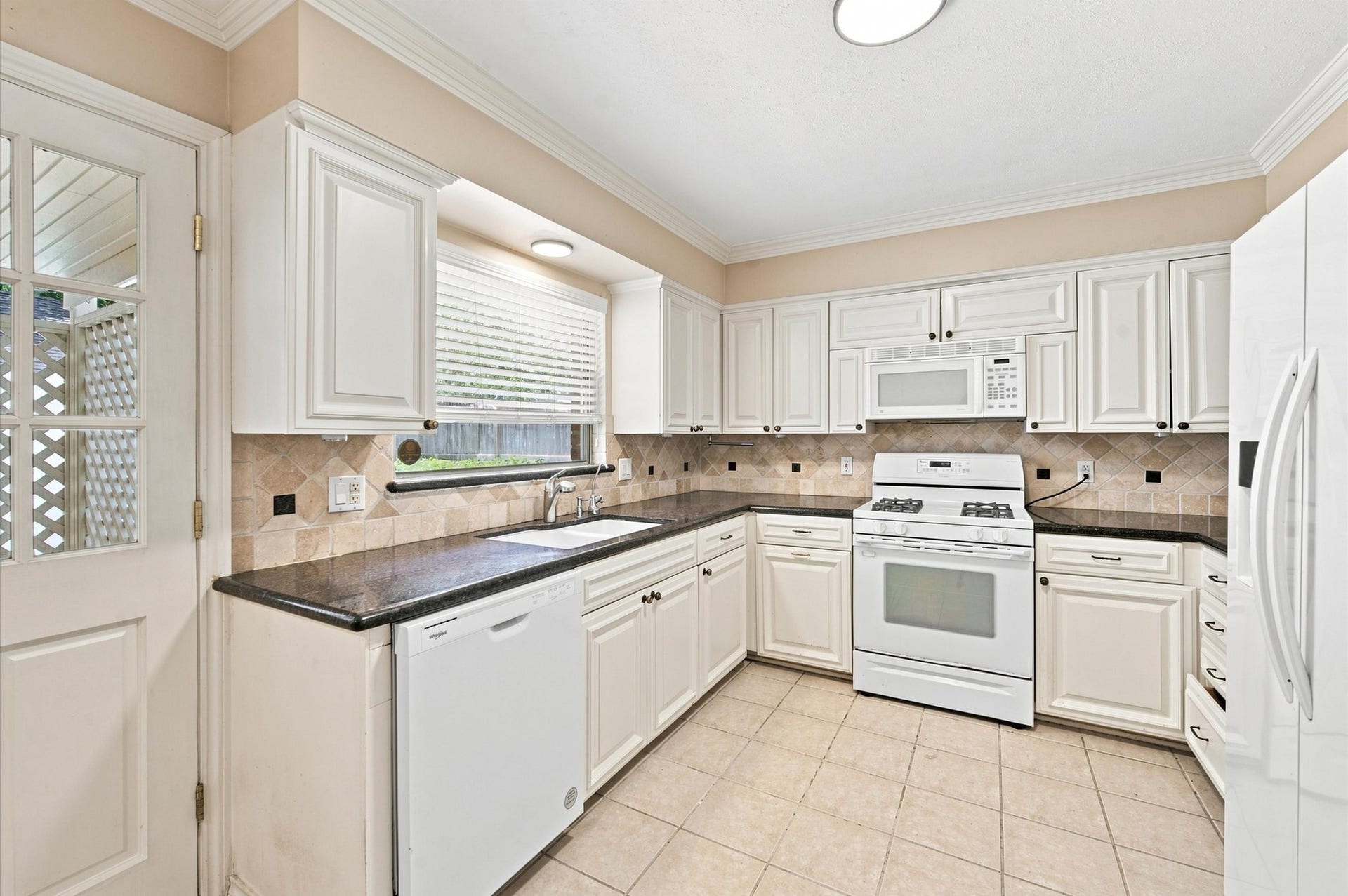 3731 Latma Drive, Houston, TX 77025 3731 Latma Drive, Houston, TX 77025