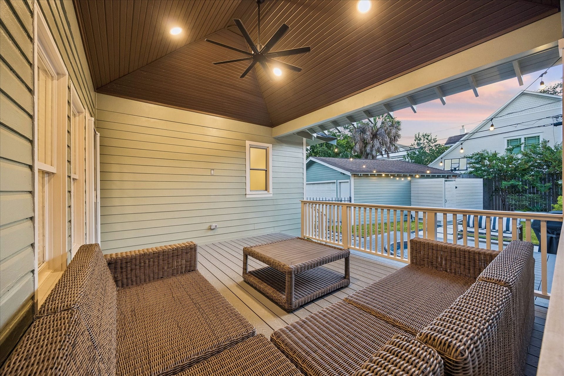 1635 Harvard Street, Houston, TX 77008 The covered back porch with view to your backyard oasis.