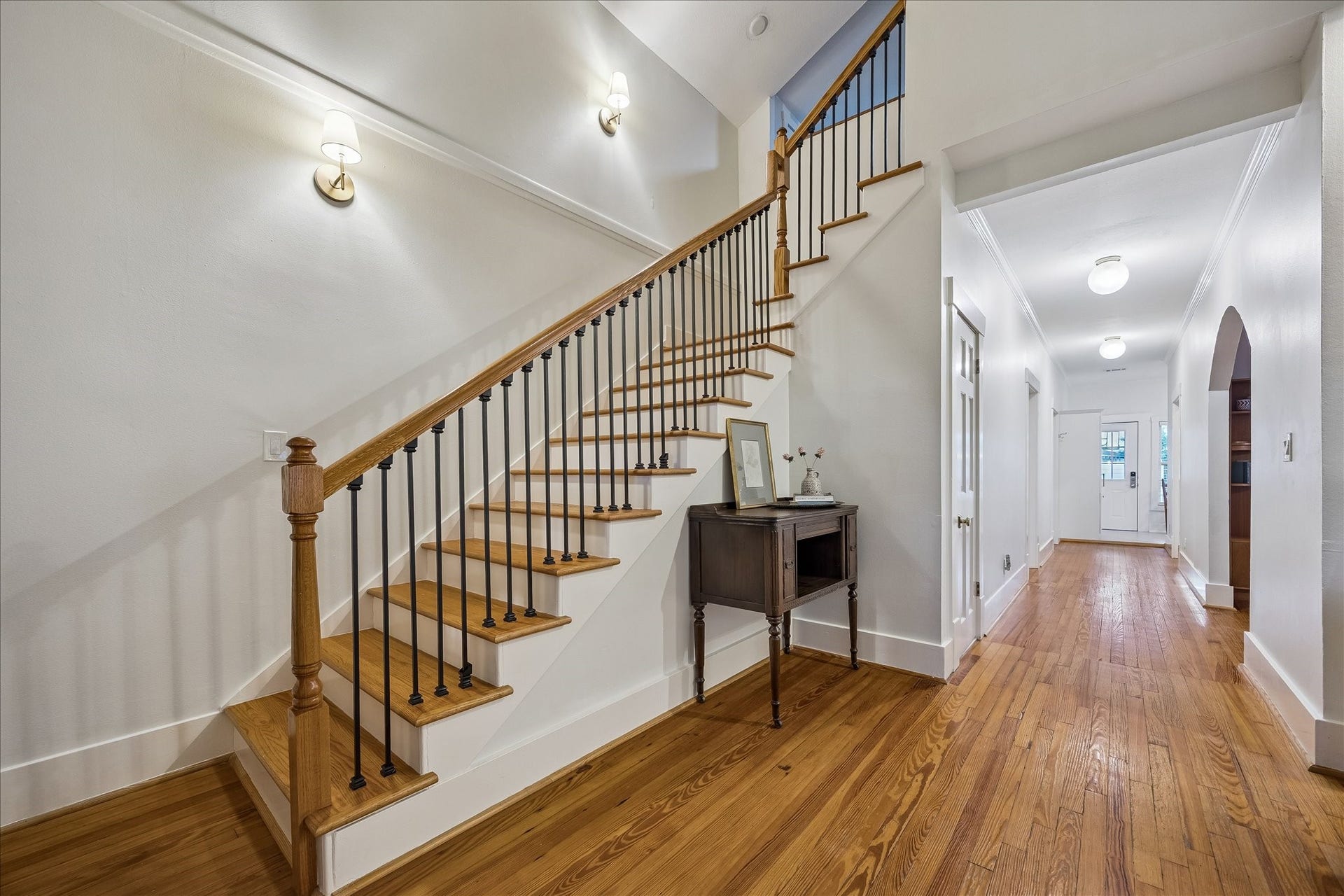 1635 Harvard Street, Houston, TX 77008 Stairs from the living room up to the loft space.