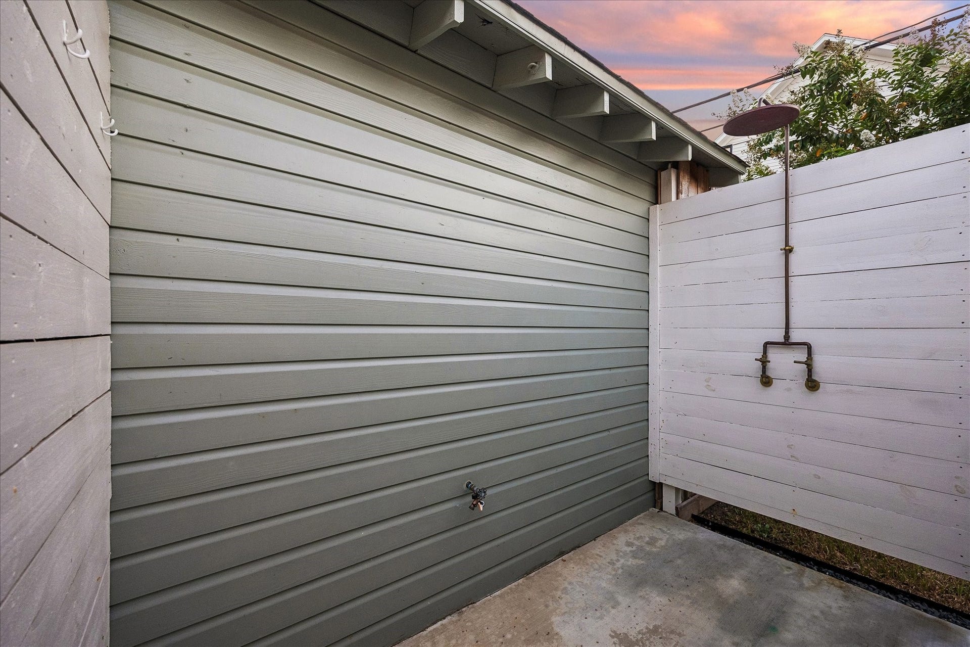 1635 Harvard Street, Houston, TX 77008 Inside the outdoor shower you will also find the hose bib.