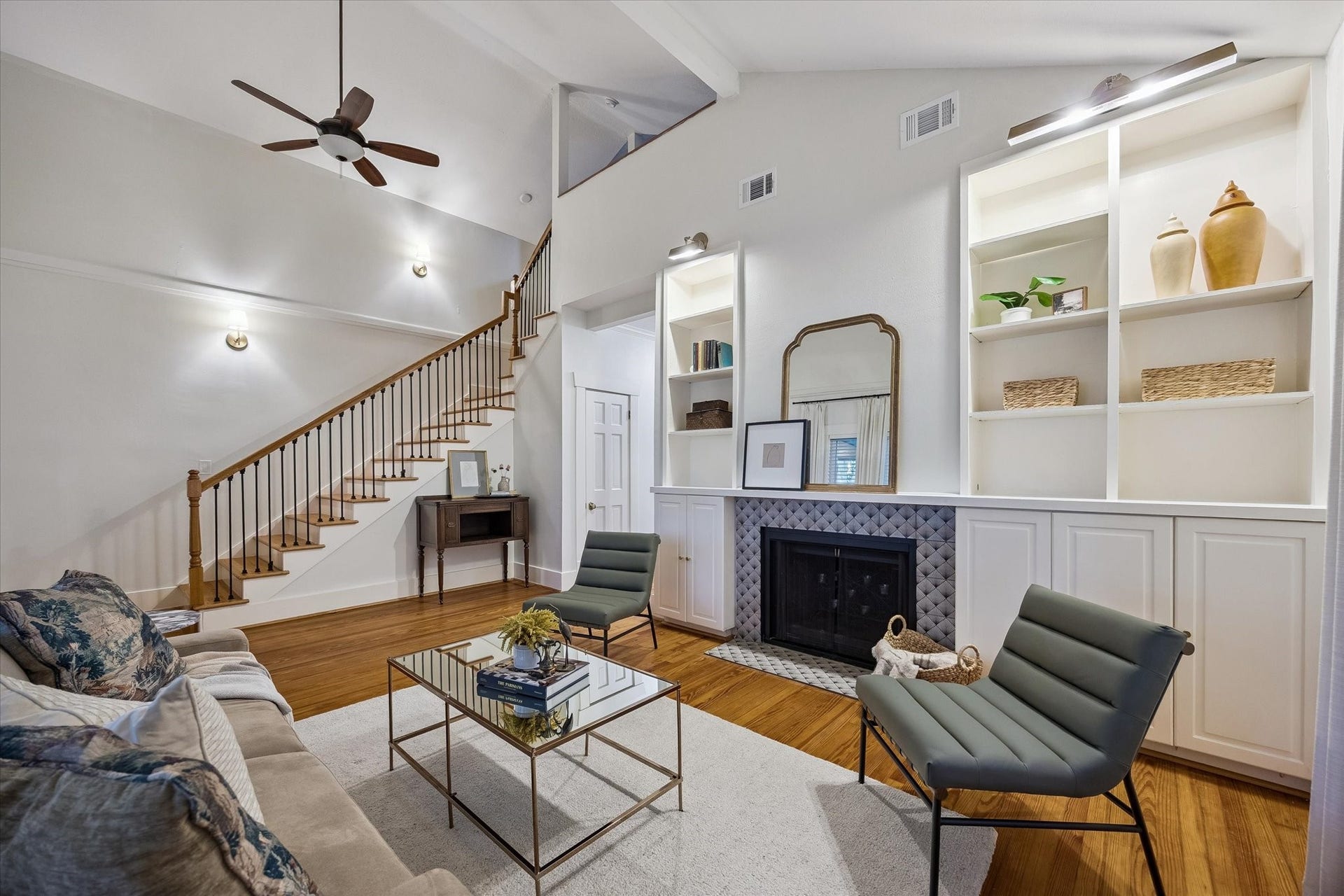 1635 Harvard Street, Houston, TX 77008 Beautiful living room featuring high ceilings; fireplace; and built-ins.