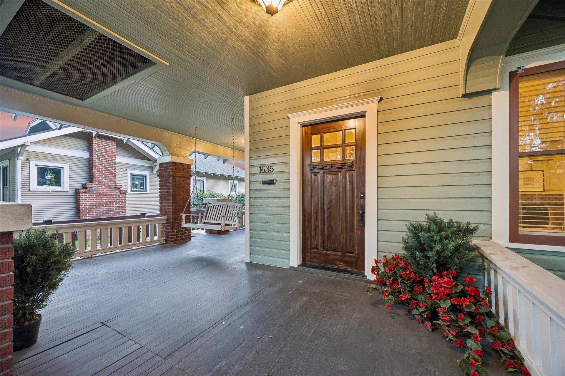 1635 Harvard Street, Houston, TX 77008 The expansive covered front porch with porch swing exudes Southern charm!