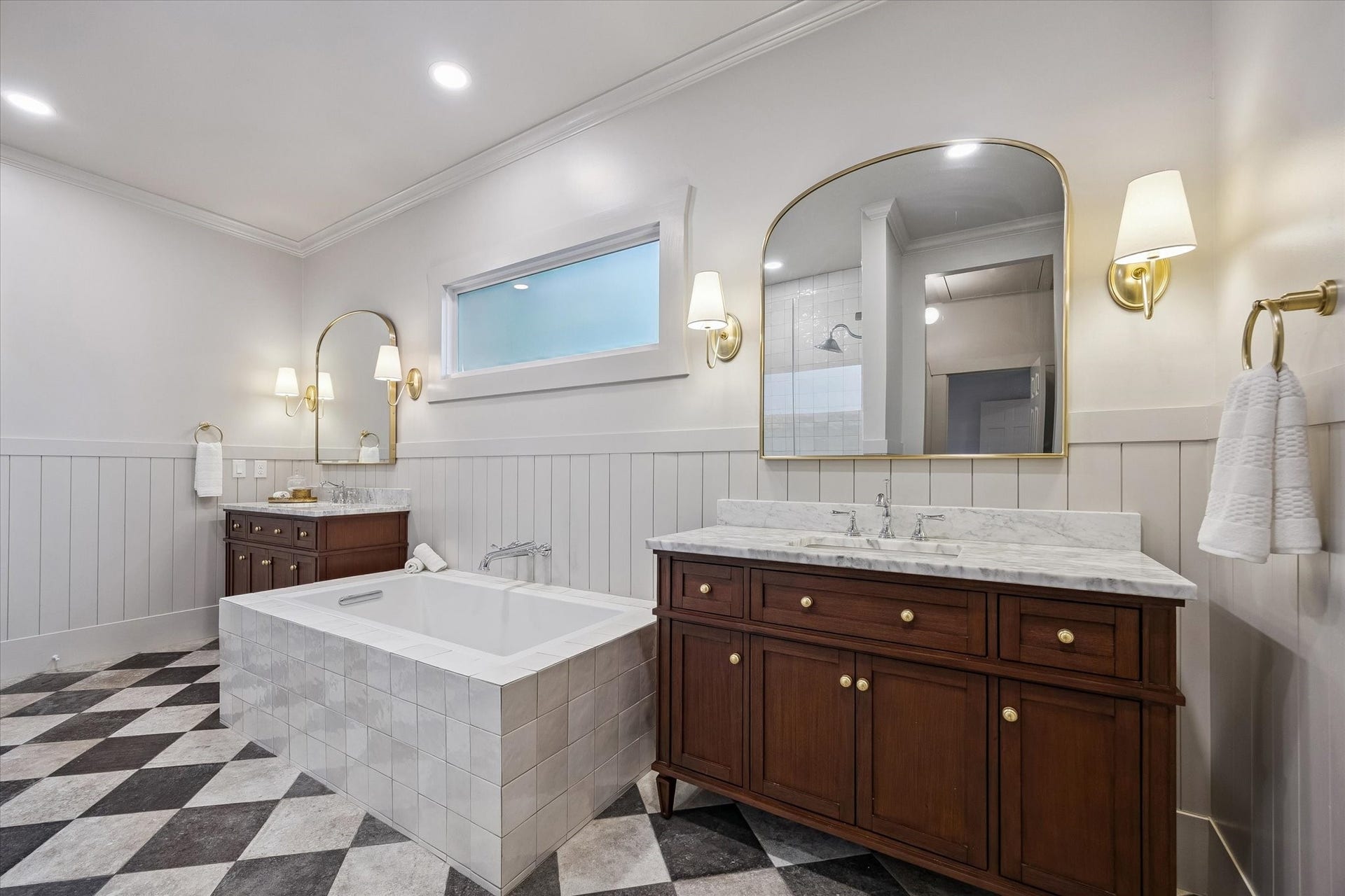 1635 Harvard Street, Houston, TX 77008 Another view of the dual vanities with designer lighting & soaking tub.