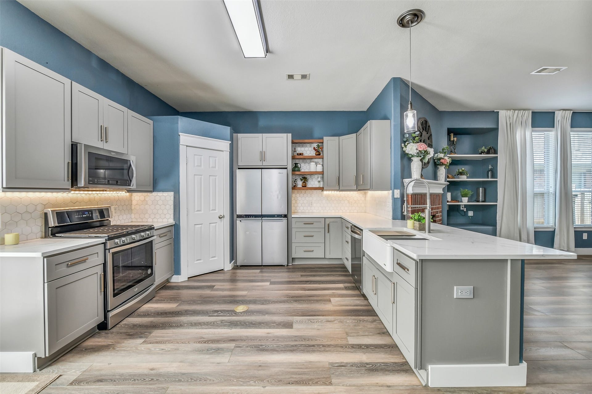 994 Jefferson Street, Alvin, TX 77511 994 Jefferson Street, Alvin, TX 77511